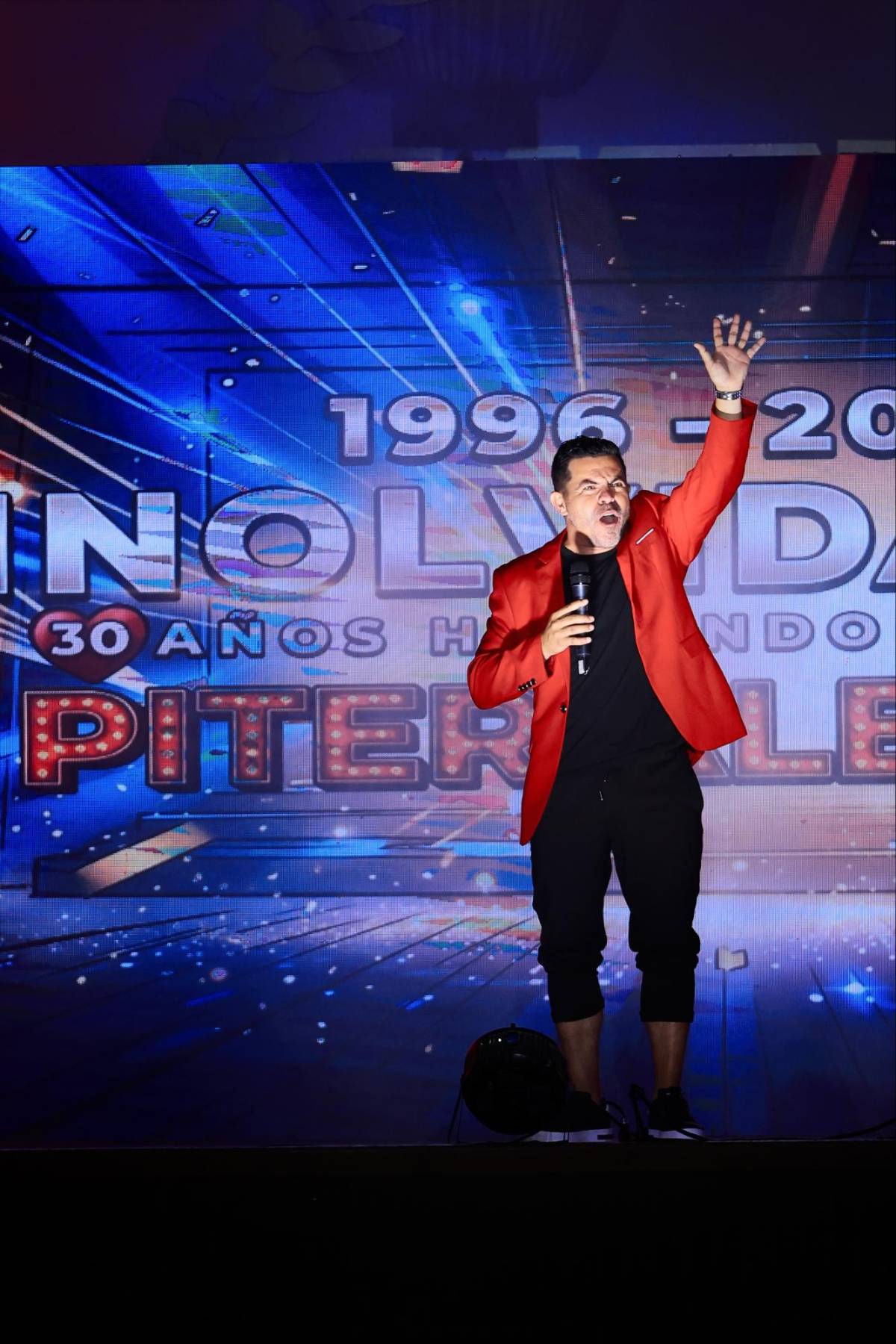 Hondureños disfrutan al máximo el show de Piter Albeiro