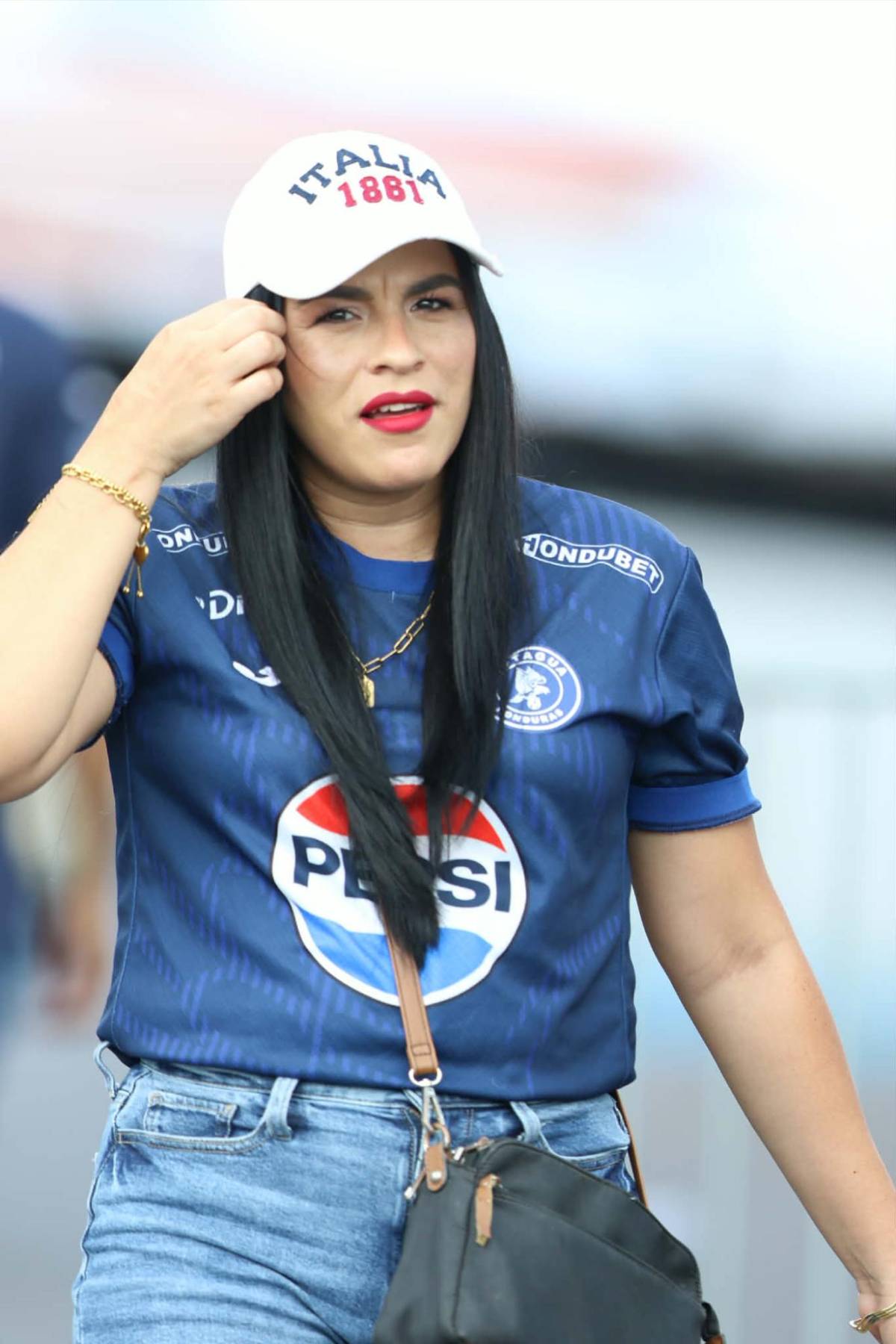 Las bellezas de la final Motagua vs Marathón y policía robó suspiros en el Nacional
