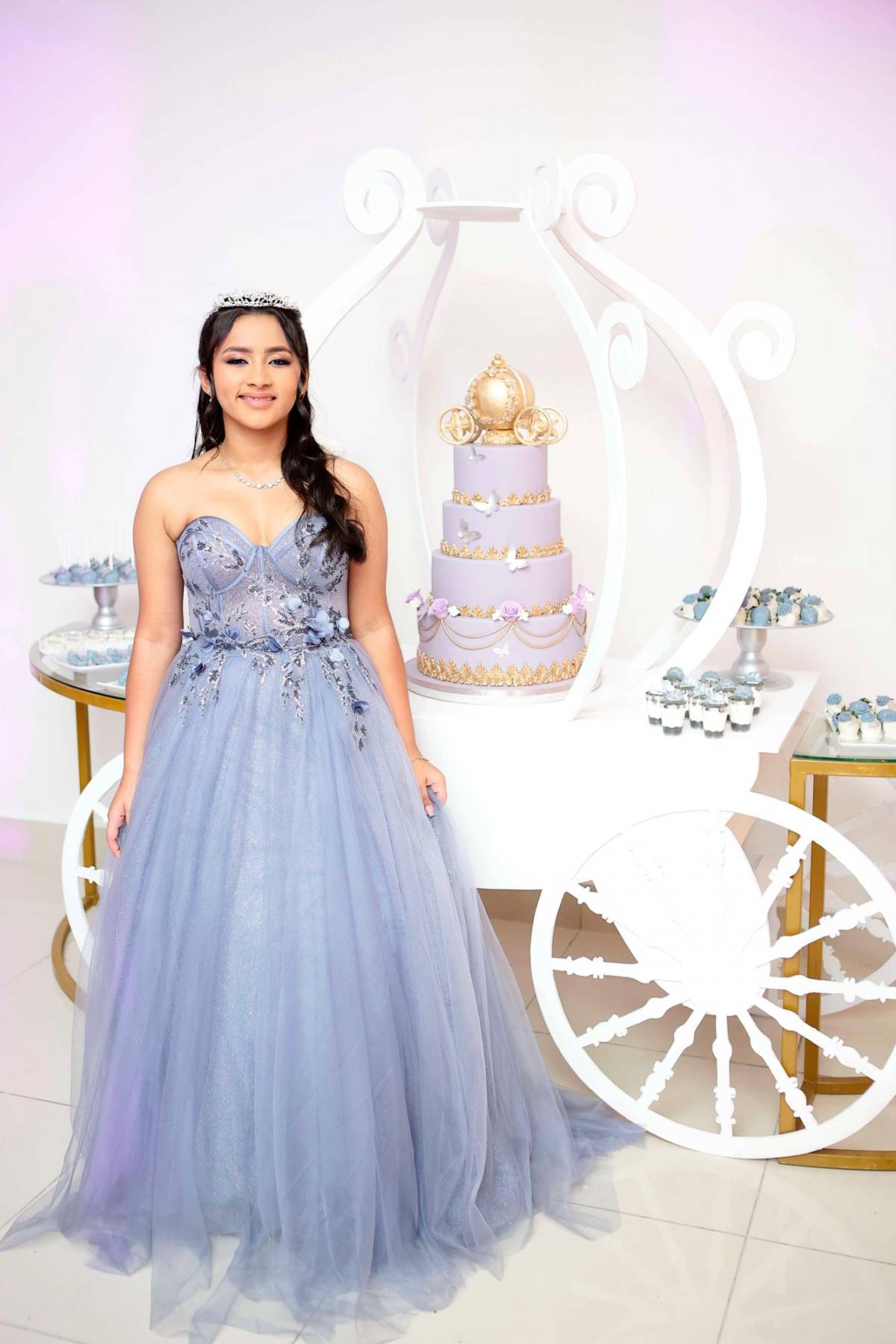 Laura Caballero celebra sus XV años