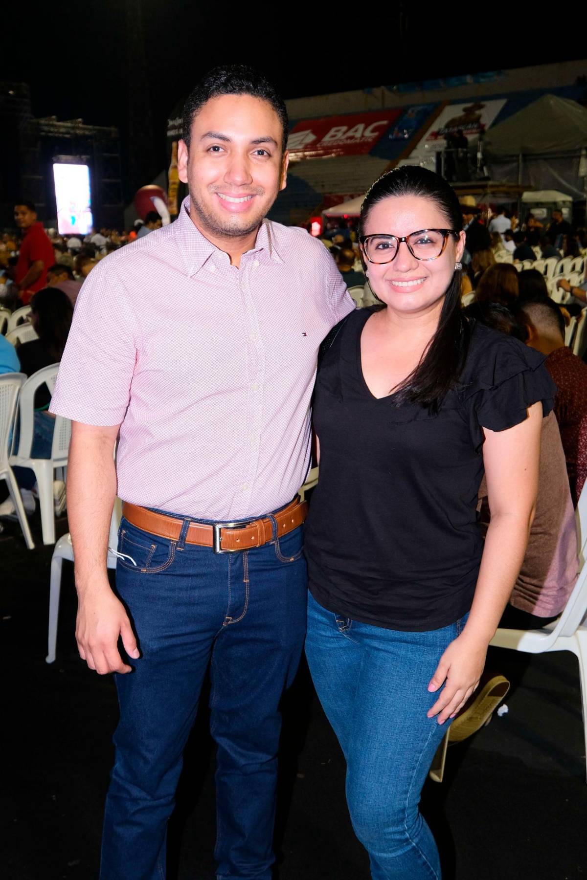 Jóvenes y adultos disfrutaron el espectacular concierto de Nodal en SPS