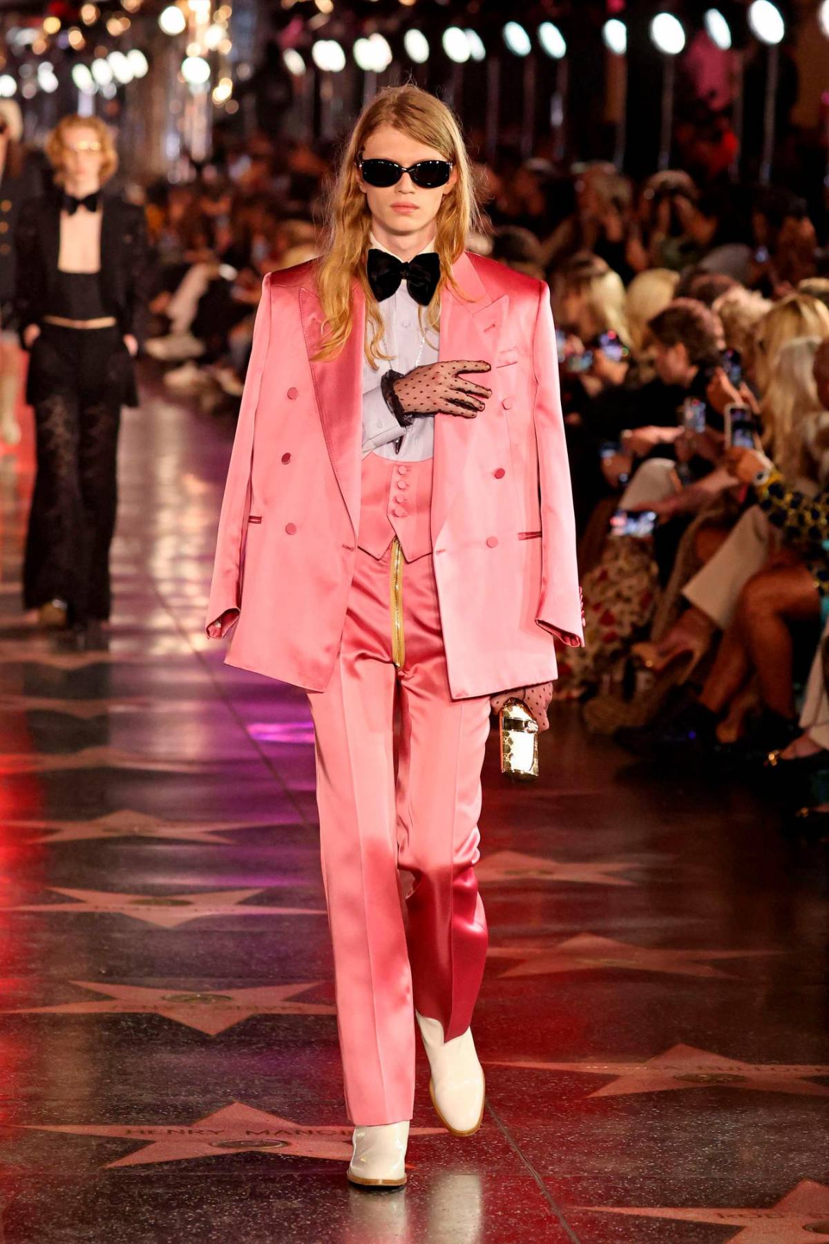 “Satin Trend”: deslumbrante de pies a cabeza