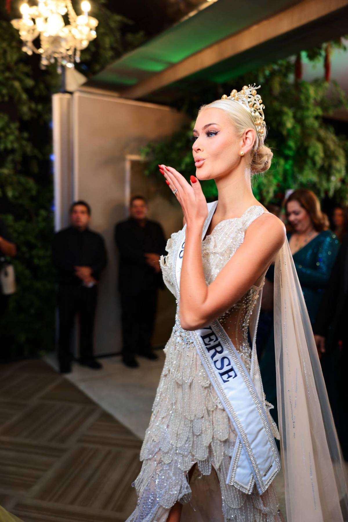 ¡Barbie hecha realidad! Victoria Kjær deslumbra en la gala de Miss Honduras Universo 2025
