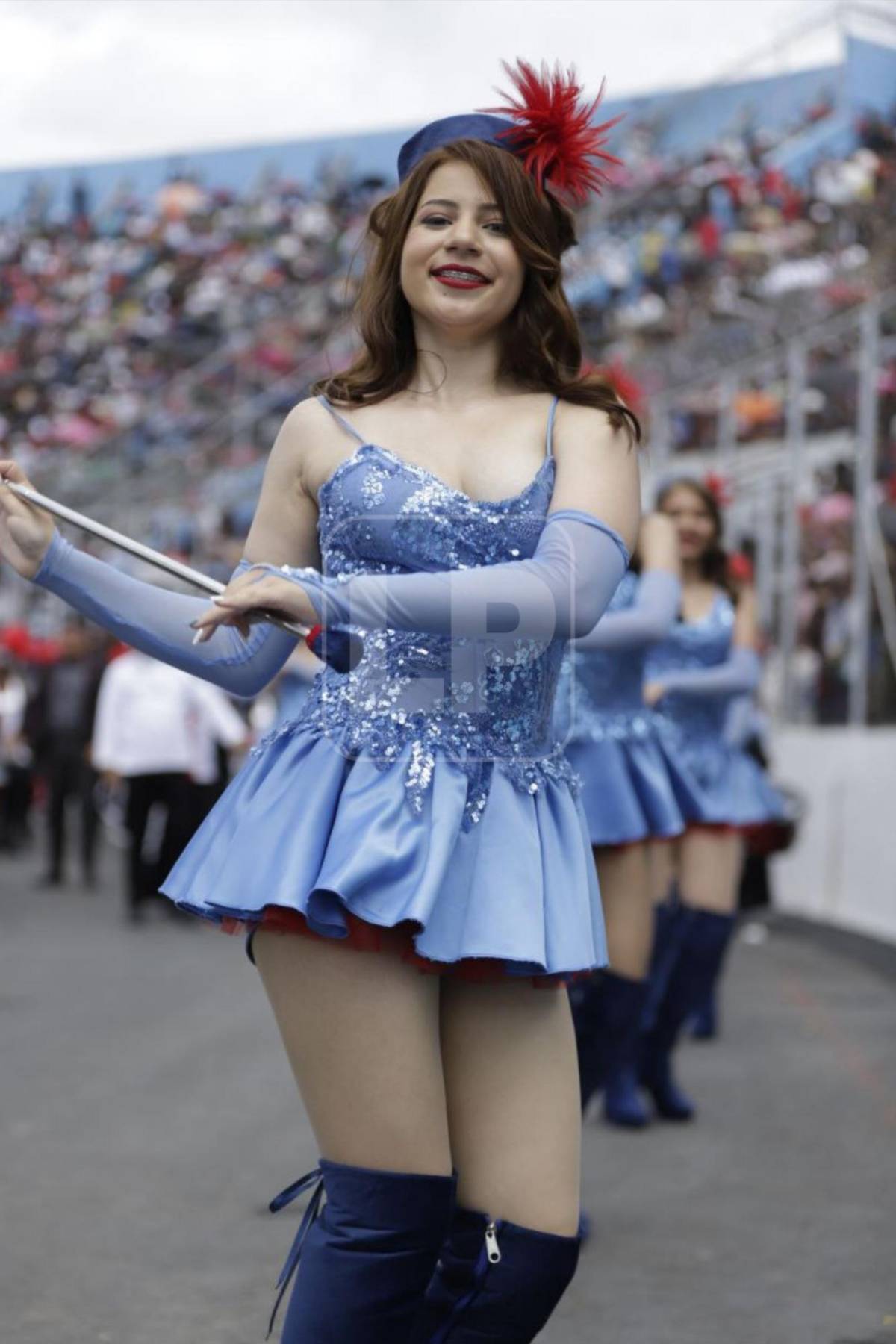 Hermosas palillonas del Jesús Milla Selva brillan en los desfiles