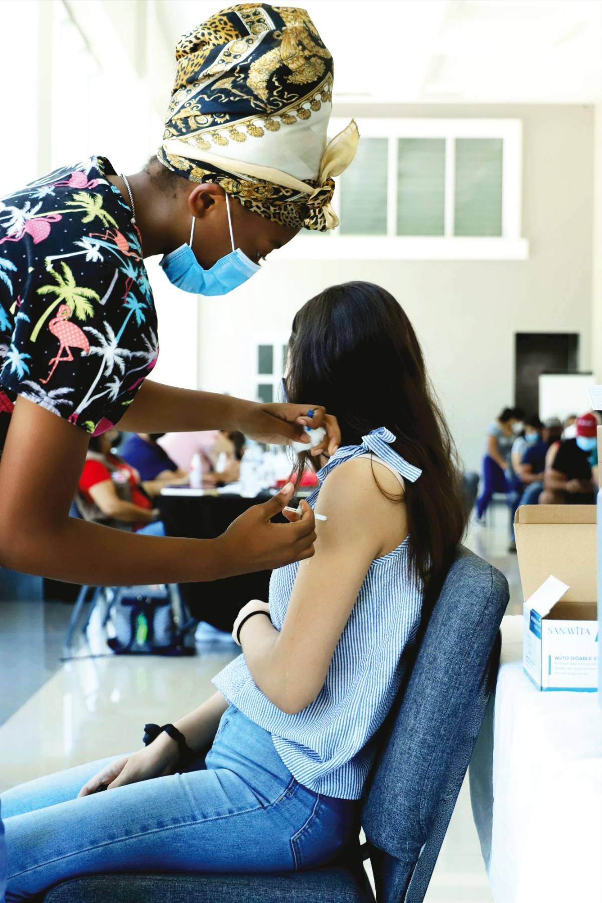 Acelerar vacunación ante variante ómicron del covid piden los médicos