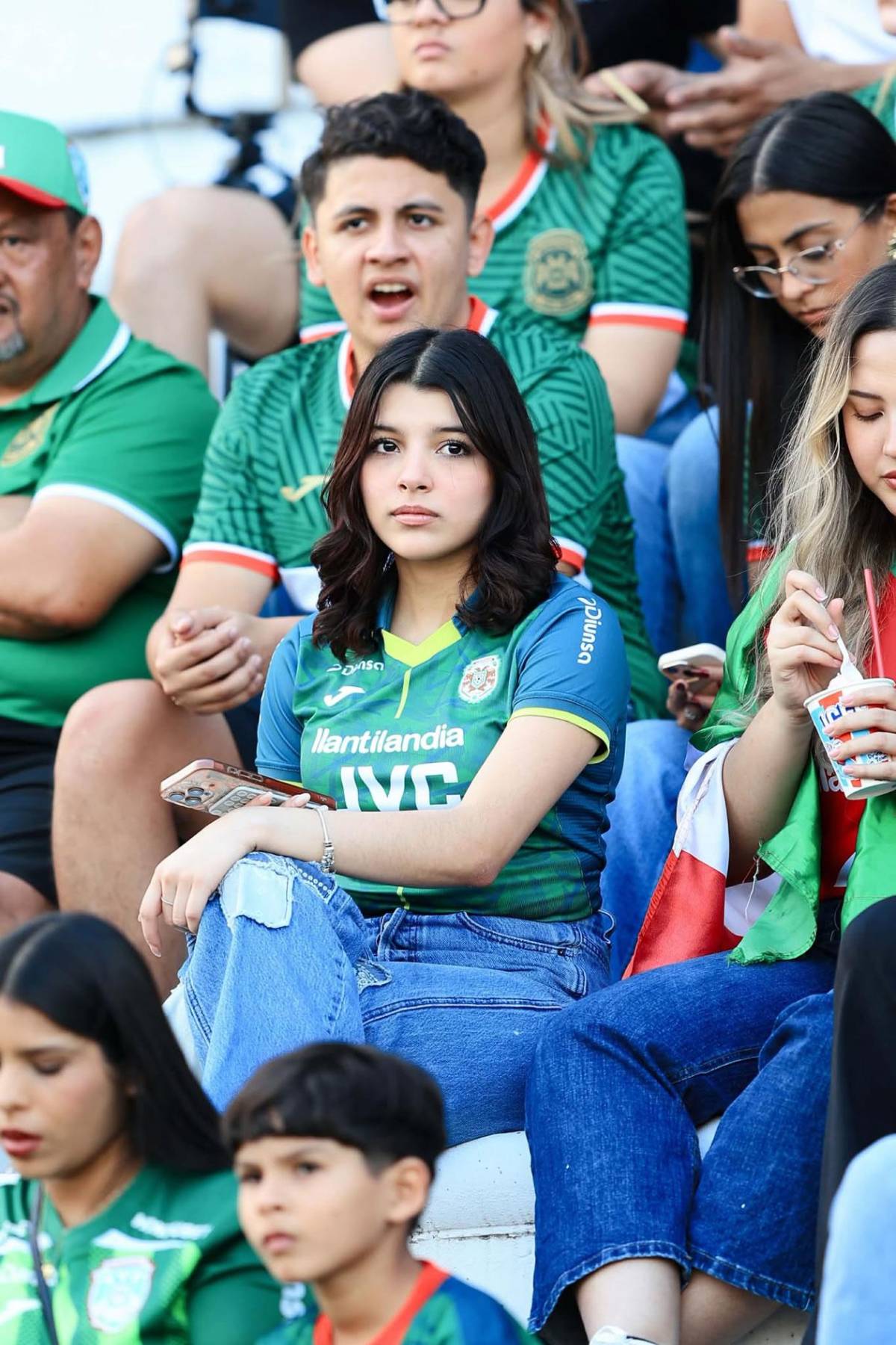 Árbitra cautiva, bellas chicas y un incidente en la final Marathón vs Olimpia