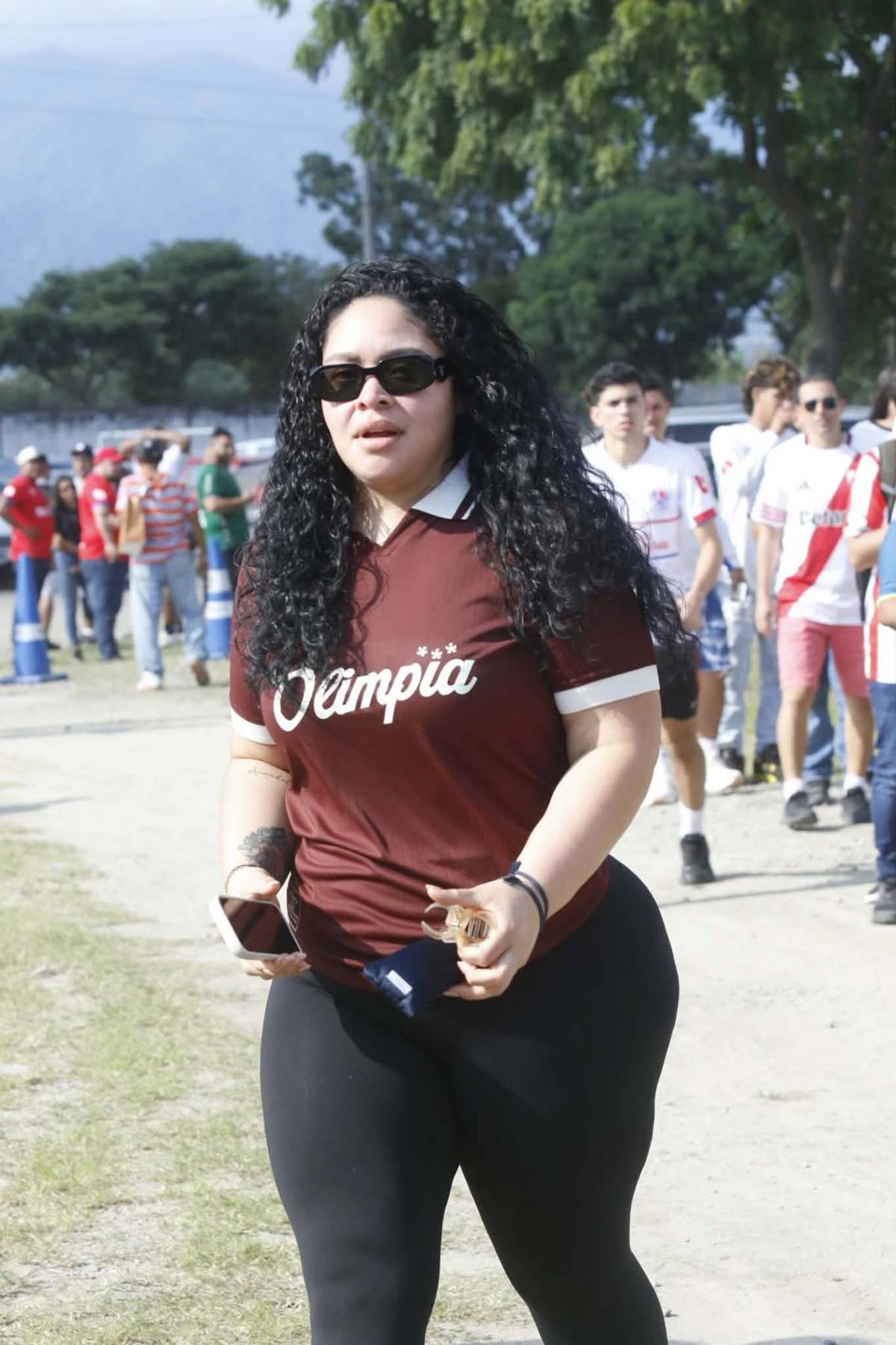 Árbitra cautiva, bellas chicas y un incidente en la final Marathón vs Olimpia