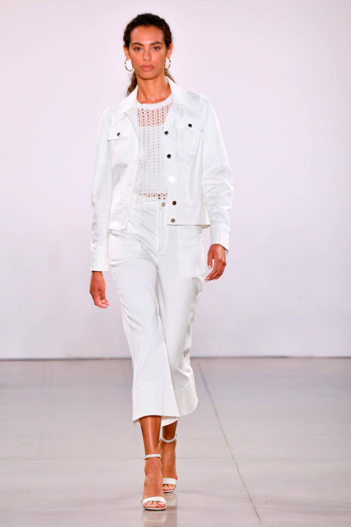 Tips para combinar un pantalón blanco