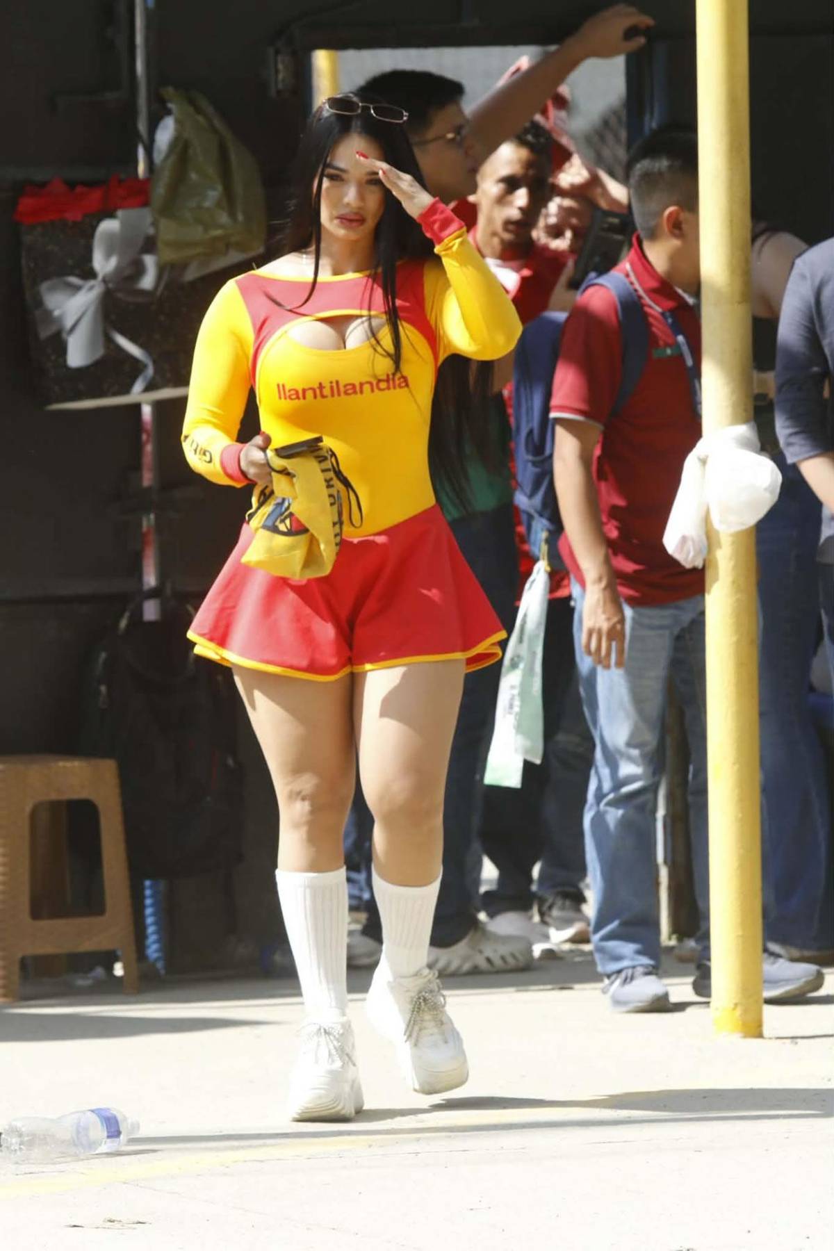 Árbitra cautiva, bellas chicas y un incidente en la final Marathón vs Olimpia