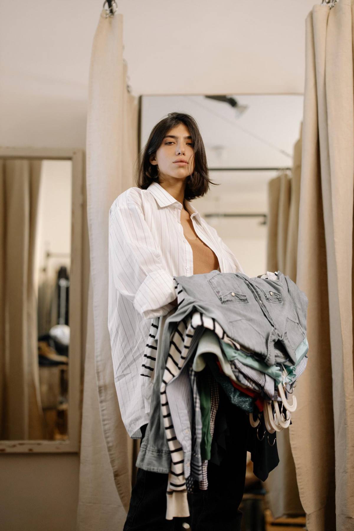 Errores de vestir y maquillaje que toda mujer debe evitar