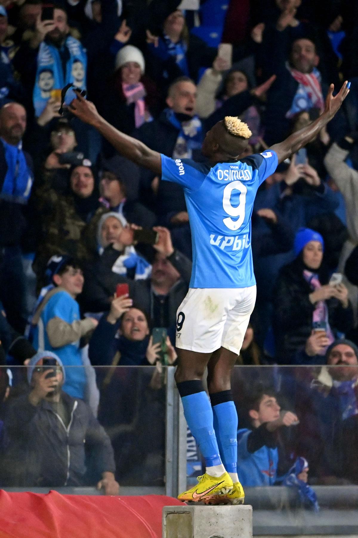Victo Osimhen fue la figura en el estadio Diego Armando Maradona para el triunfo del Napoli.