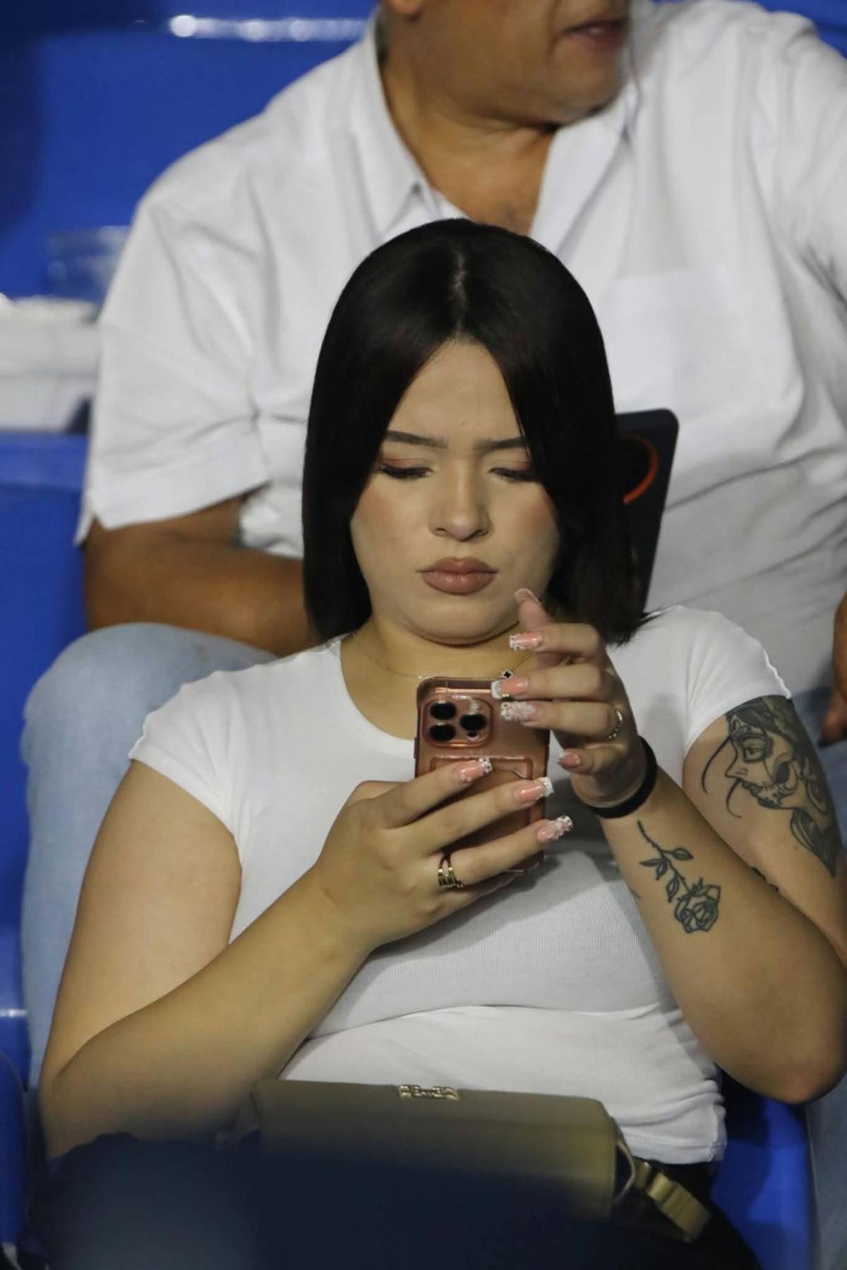 Esposa de futbolista cautiva y el descuido de chica: las bellezas del Honduras vs Jamaica