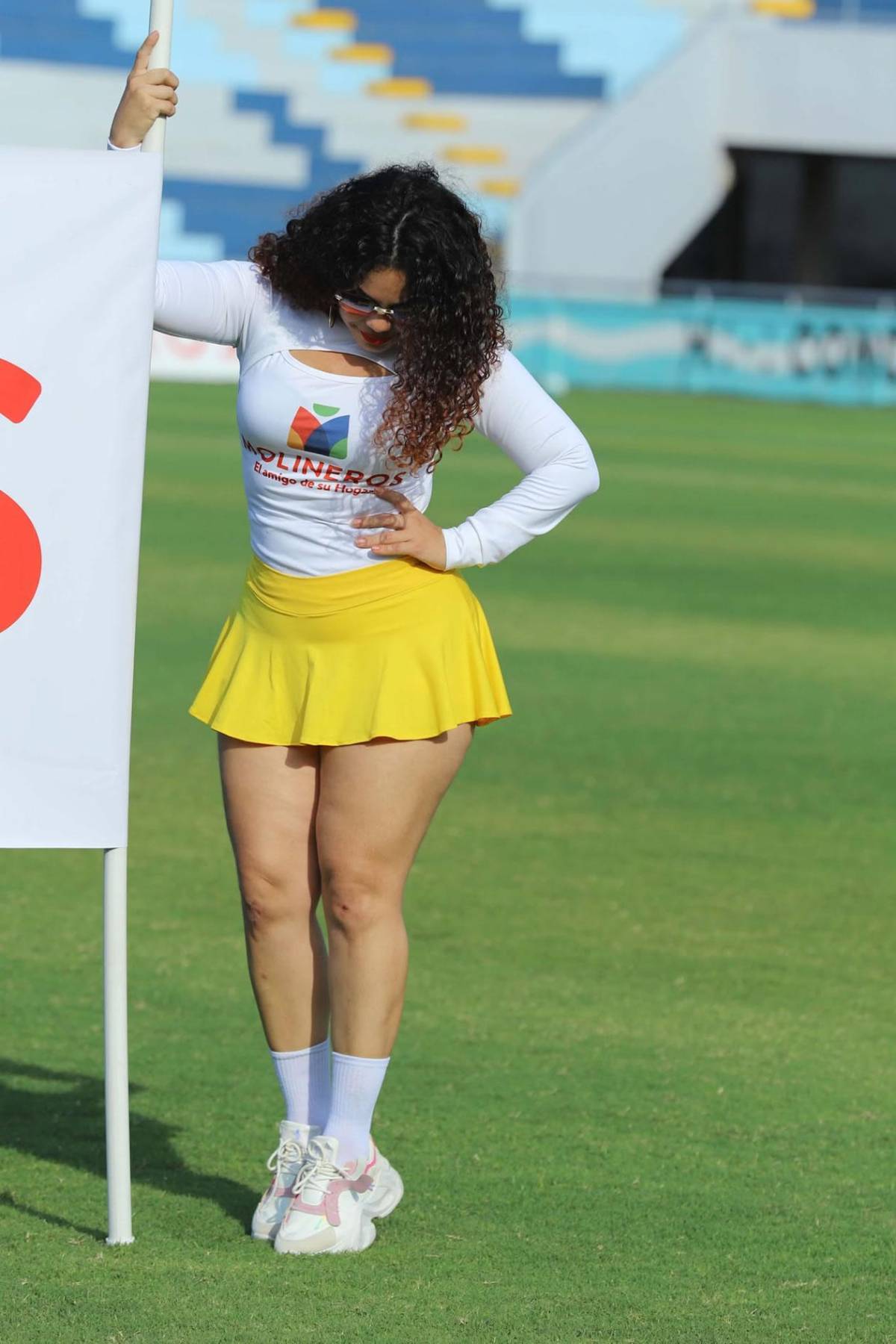 Las bellas chicas de la jornada 20: Colochas enamoran y la policía que cautivó