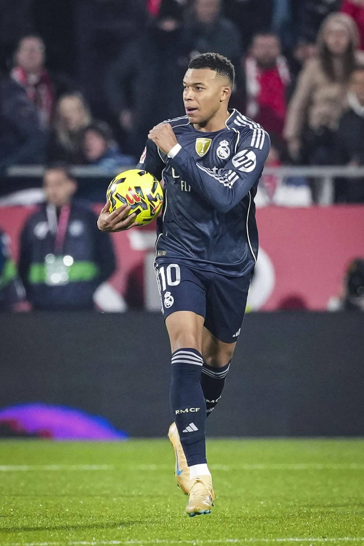 Sufrimiento del Real Madrid en Girona, enganchón de Mbappé y burla a Vinicius