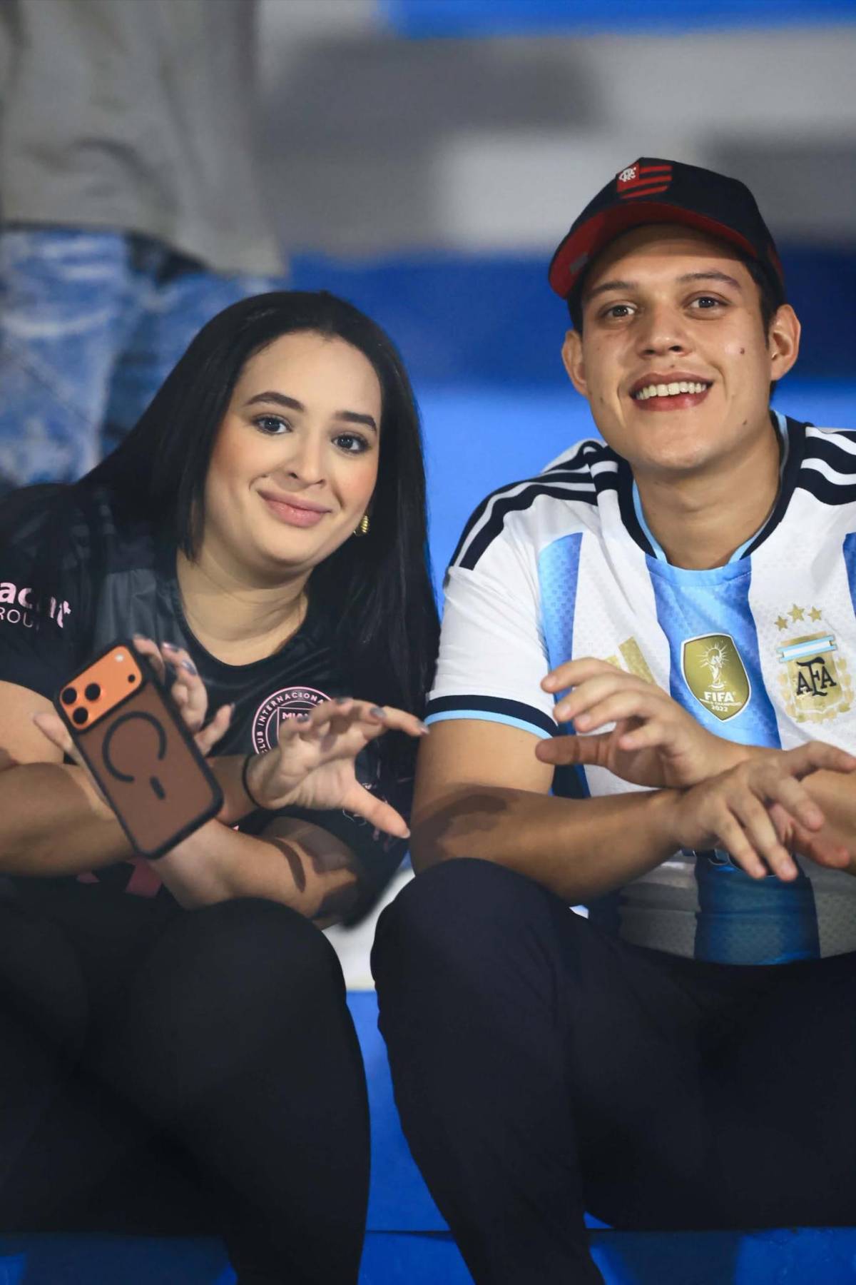 Rubia enamoró: las bellas chicas que cautivaron en la final Marathón-Motagua