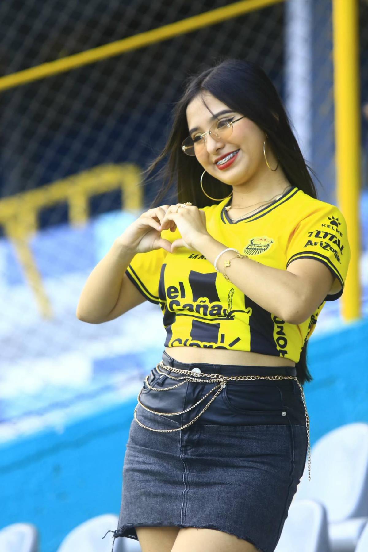 Las bellas chicas de la jornada 20: Colochas enamoran y la policía que cautivó