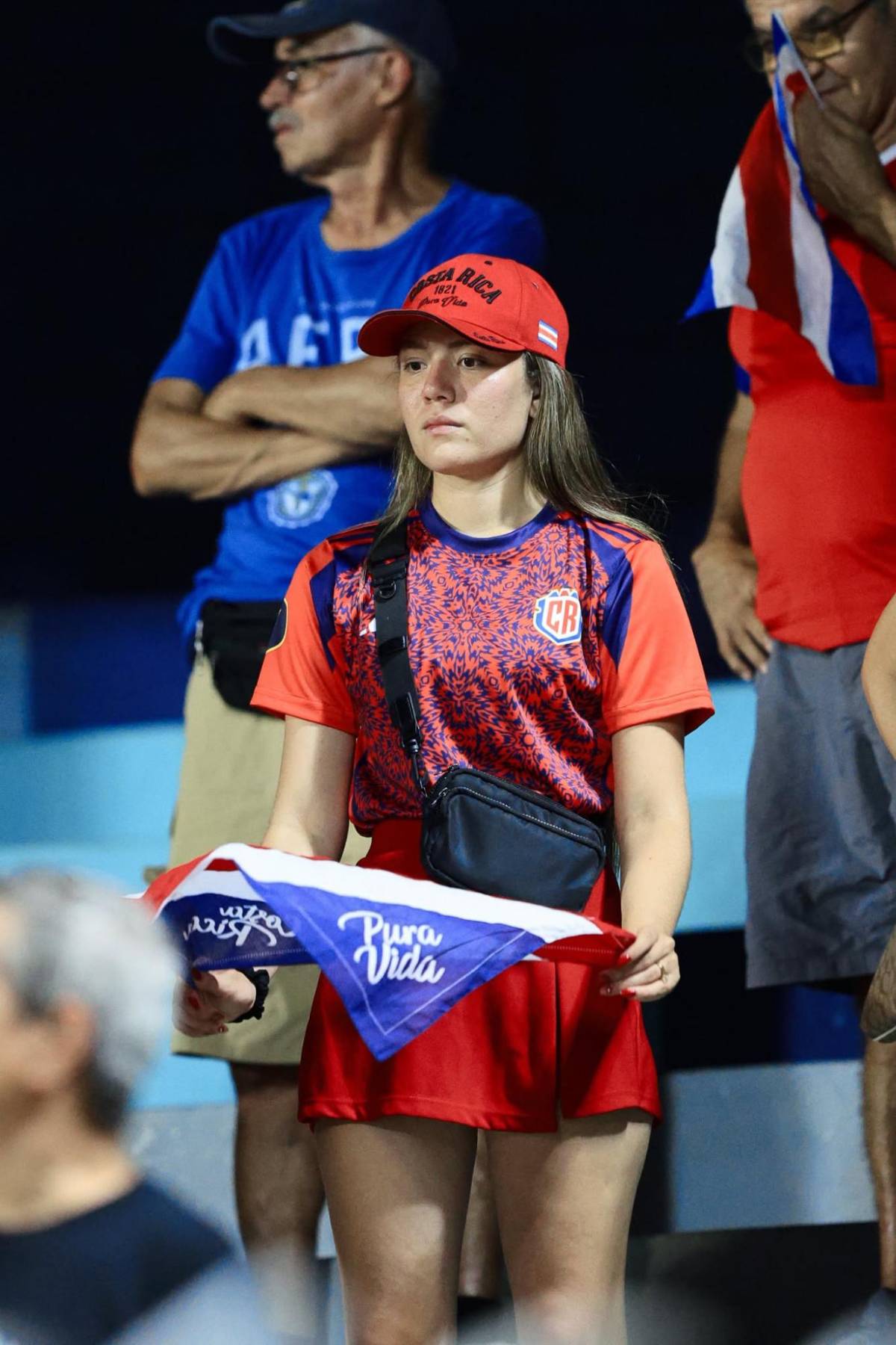 Modelo enamora en el Honduras-Costa Rica y derroche de bellezas en SPS