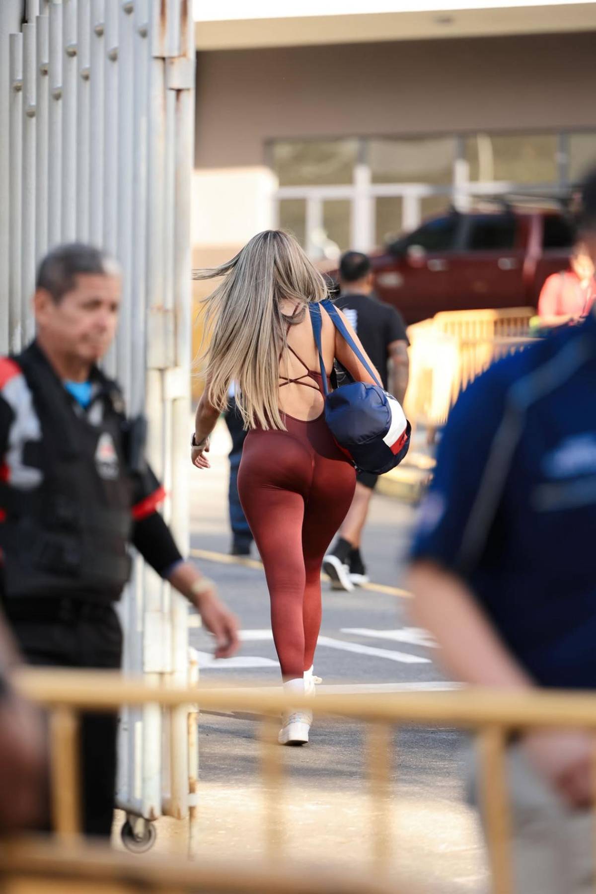 Modelos, periodistas y una exMiss: las bellas chicas del Costa Rica vs Honduras