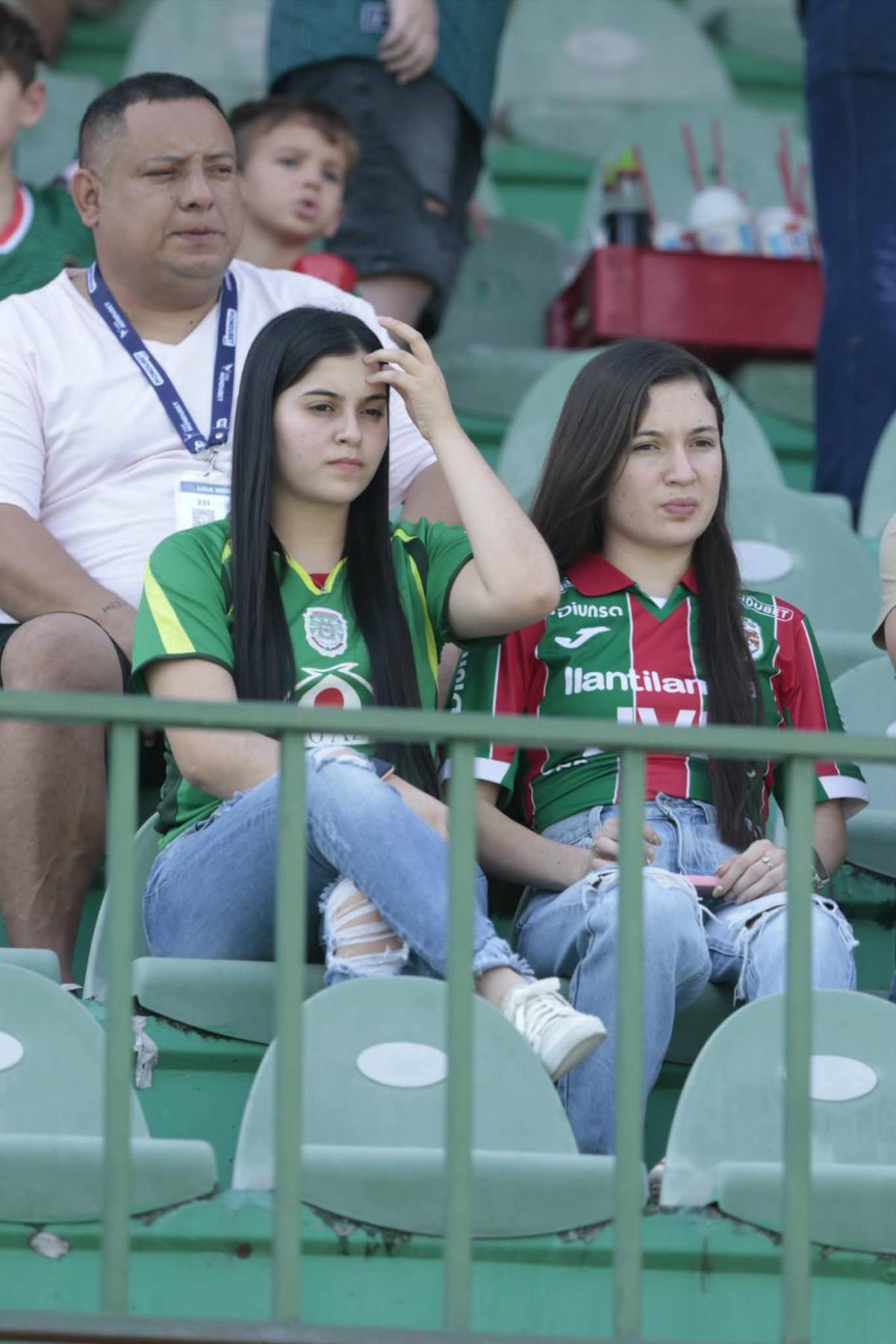 Las chicas que enamoraron en el Marathón-Real España, infiltrados y ambientazo