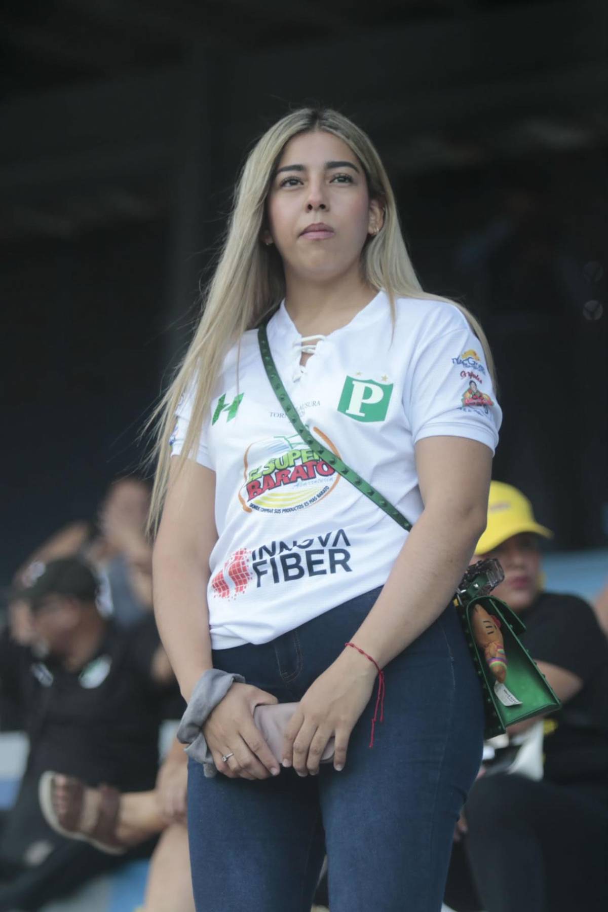Las bellas chicas de la jornada 20: Colochas enamoran y la policía que cautivó