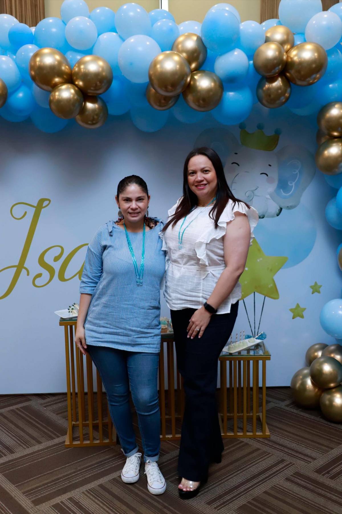 Los esposos Carías Cuadra celebran su baby shower con amor