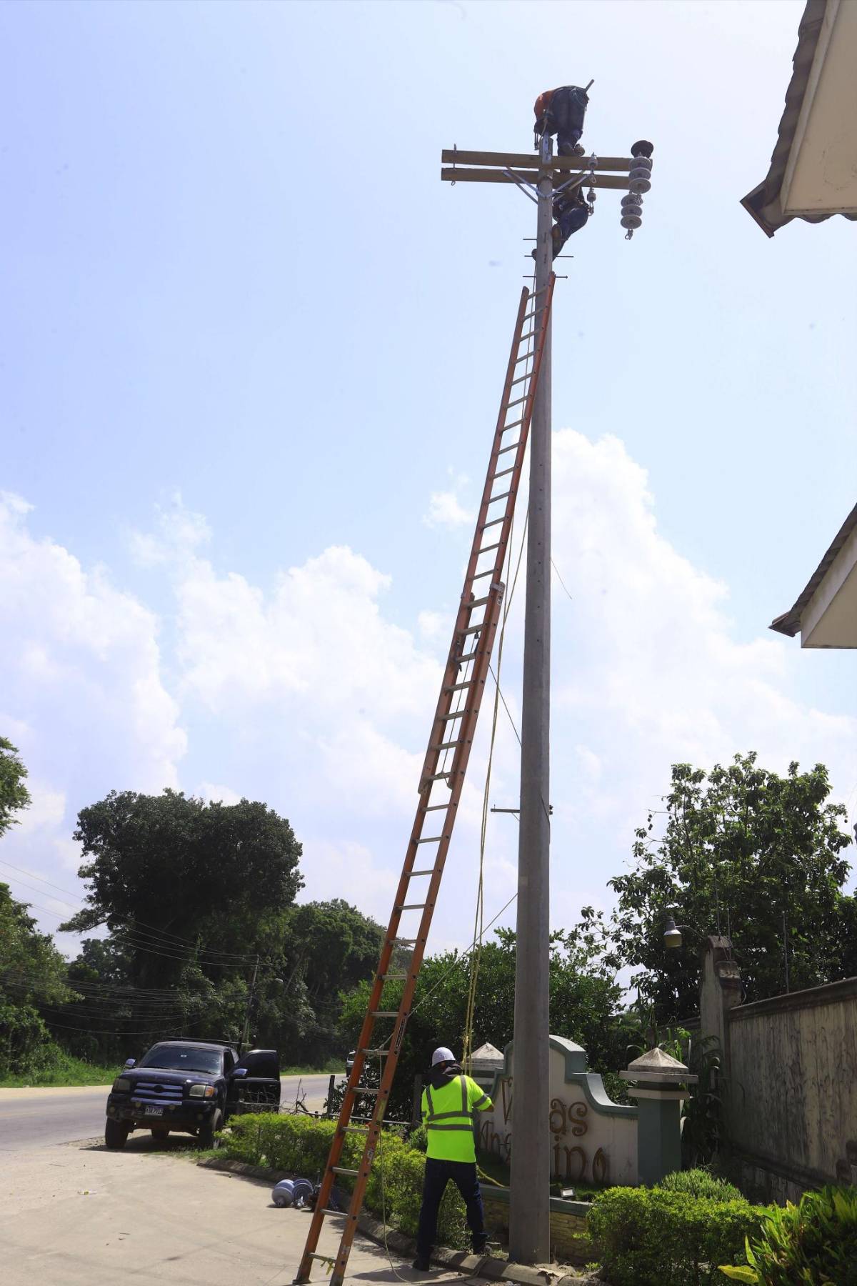 Enee construye circuito para acabar con apagones en sector Los Cármenes