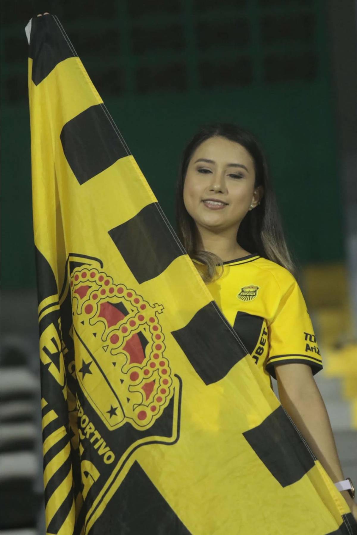 Real España de fiesta, dardo del 'Droopy' a Menjívar y bellas chicas en el Morazán