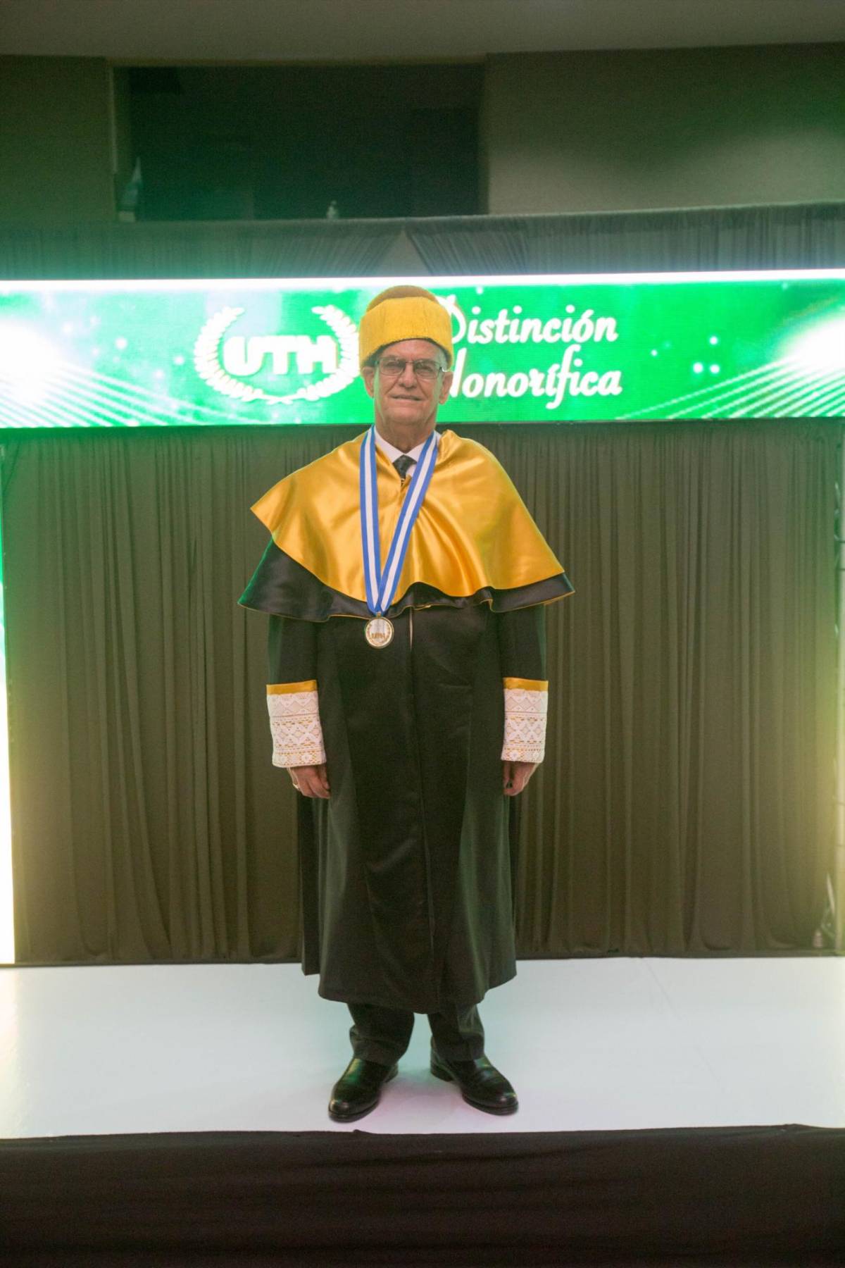 Fotos: UTH reconoce la trayectoria de Juan Bendeck con doctorado honorífico
