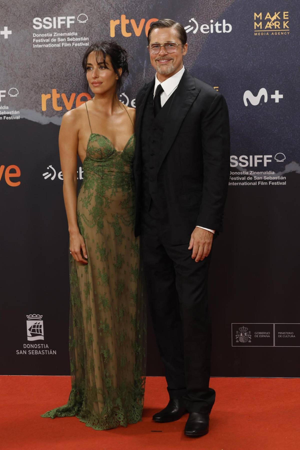 Brad Pitt y su novia Inés de Ramón deslumbran en el Festival de San Sebastián