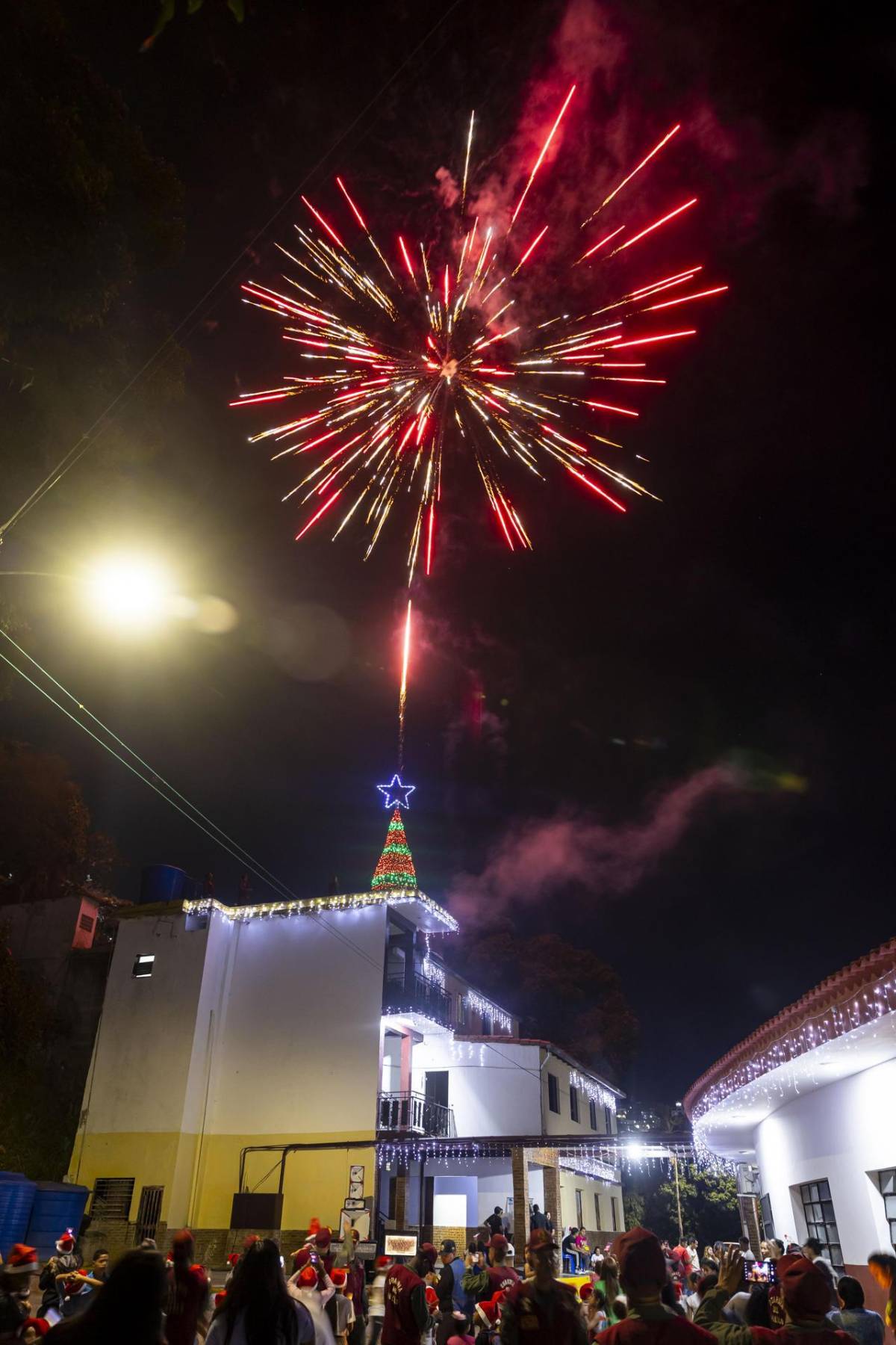 Escándalo en Venezuela: celebran la “Navidad” con fuegos artificiales