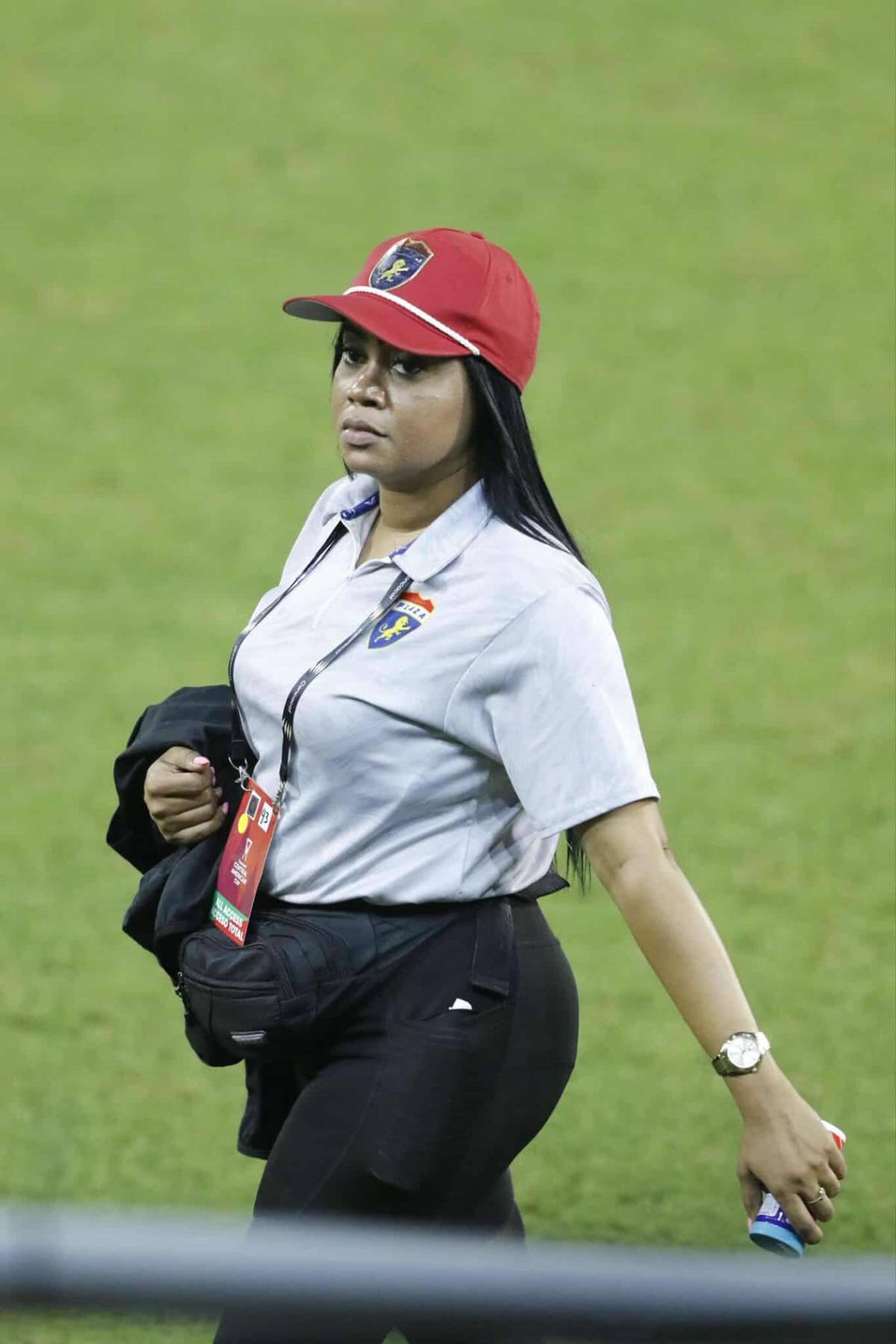 Decepción en el Real España, el villano, héroe, esposa de jugador y la chica del Plaza Amador