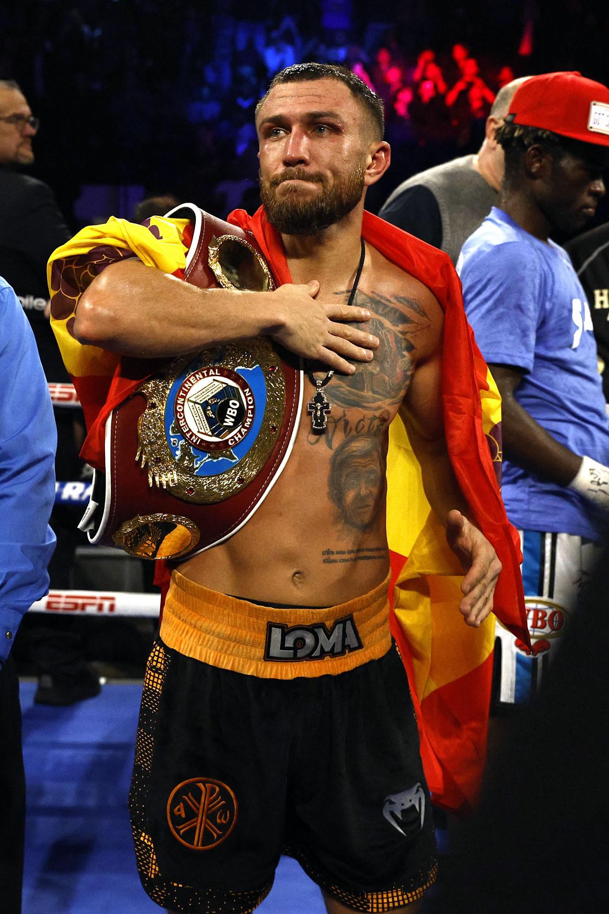 El ucraniano celebrando su triunfo sobre Richard Commey.
