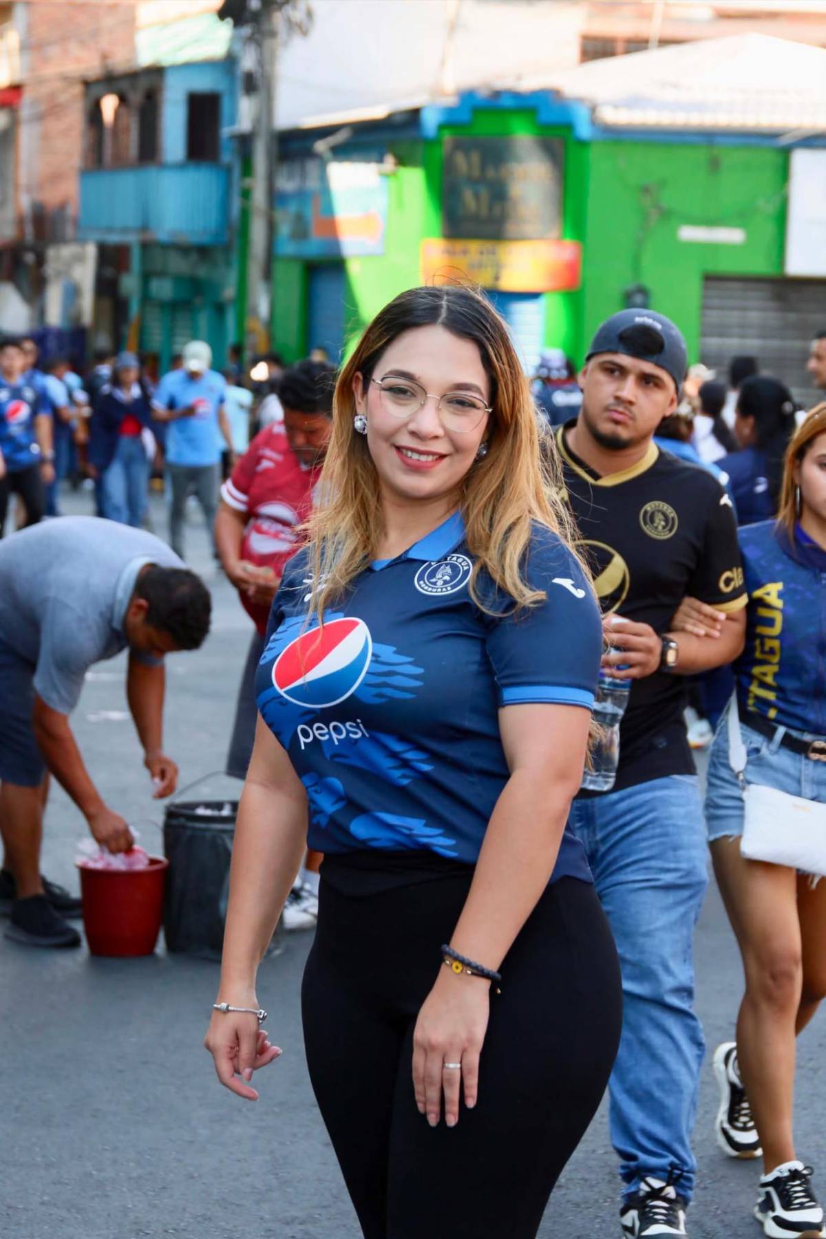 Las bellezas de la final Motagua vs Marathón y policía robó suspiros en el Nacional