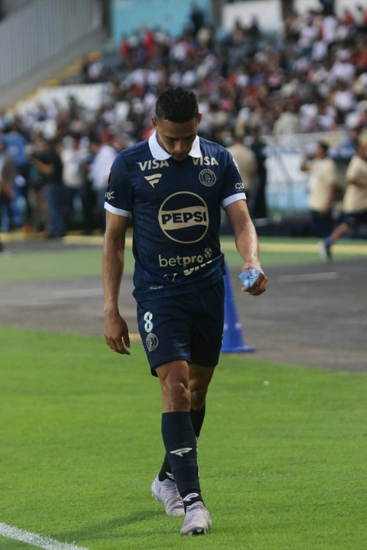 El increíble error de Menjívar vs Motagua, agresión a Edwin, sangre y baile en Olimpia