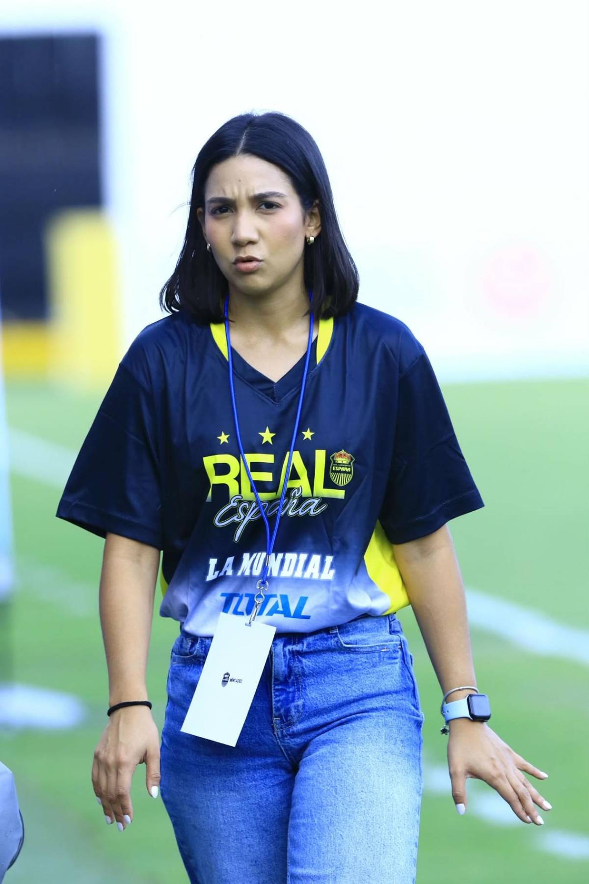 Las bellas chicas de la jornada 20: Colochas enamoran y la policía que cautivó