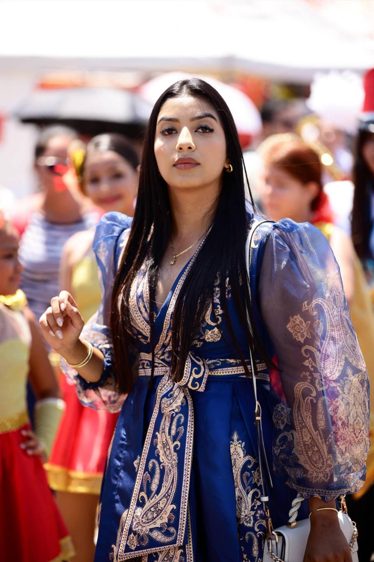 ¿Quién es la bella maestra que acaparó miradas en los desfiles de San Pedro Sula?