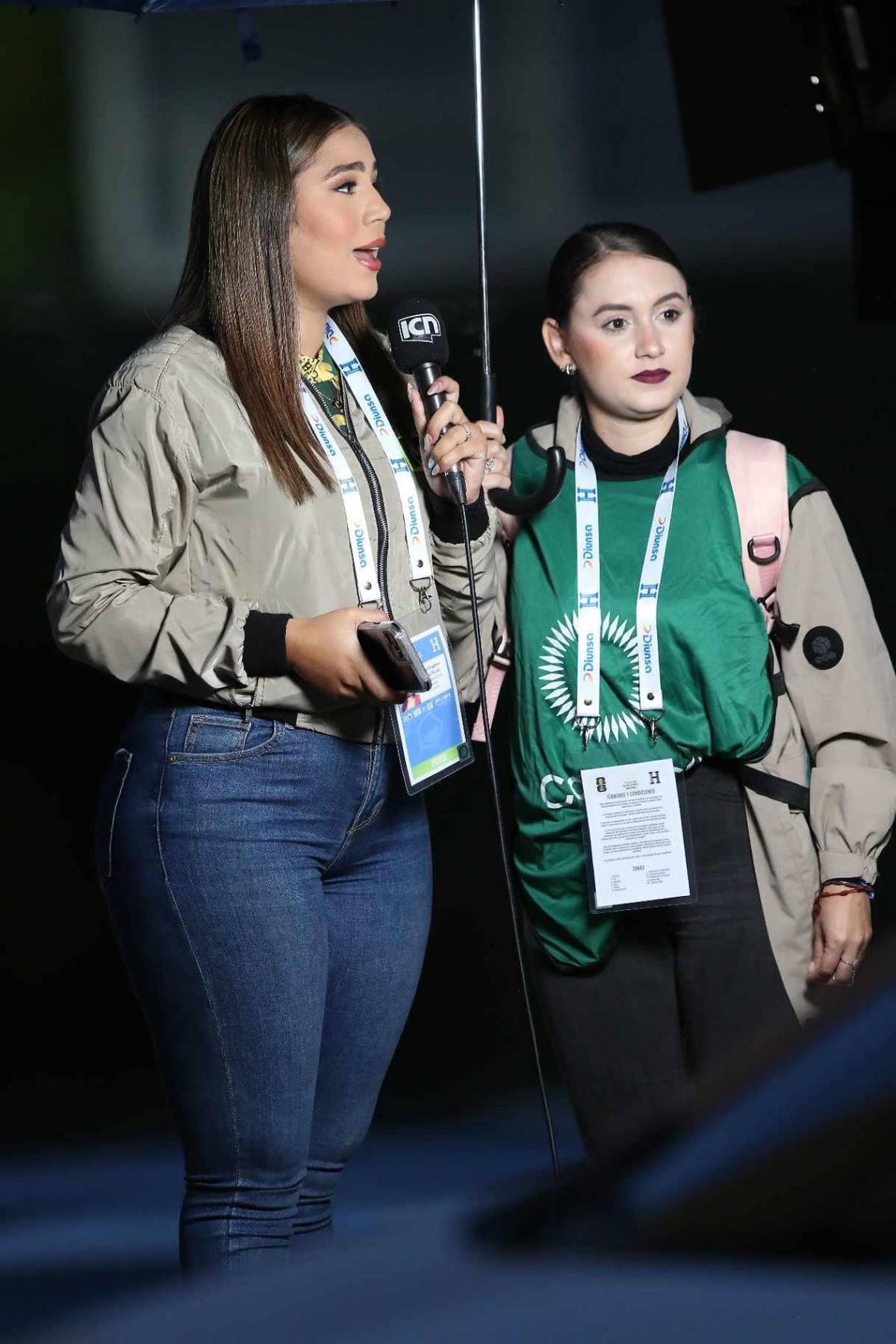 Honduras festeja vs Antigua y Barbuda, show de diputado, lindas chicas y jugador abucheado