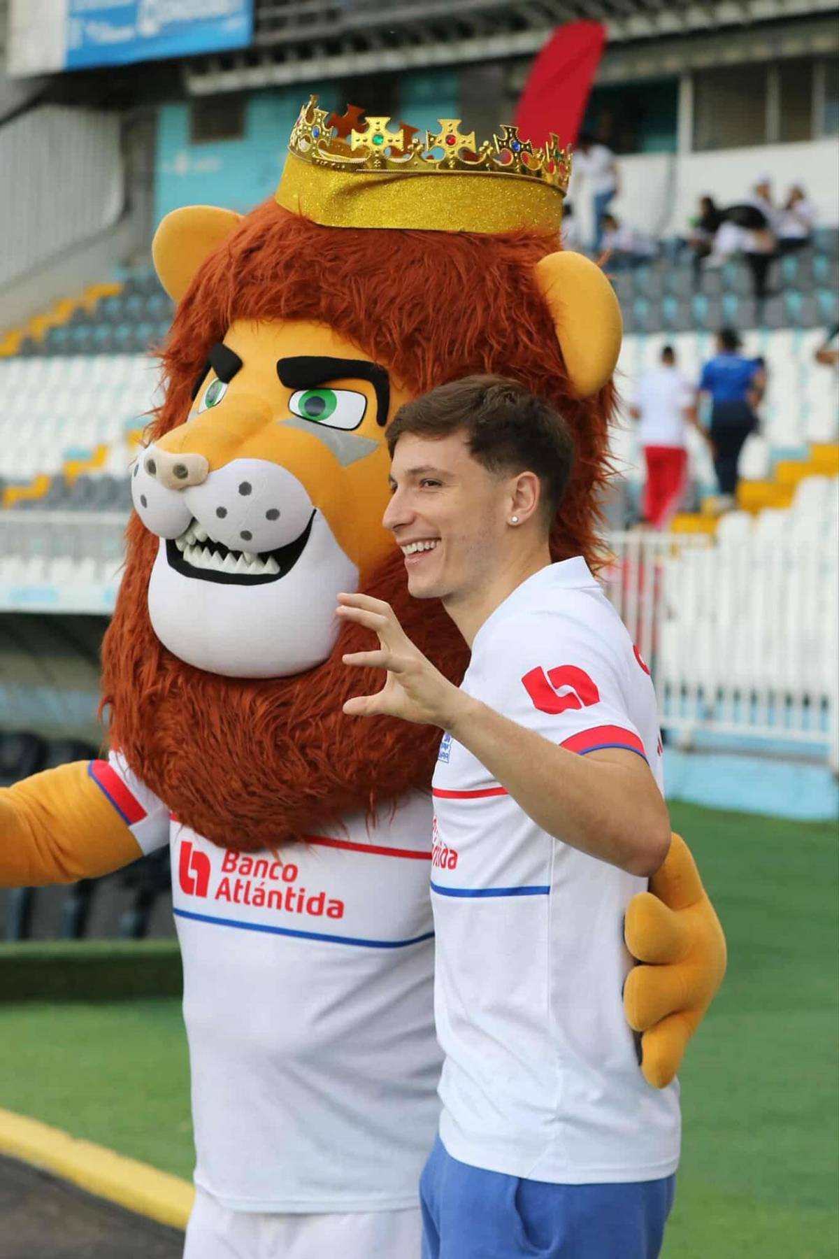 Olimpia triunfa, pero con mala noticia, famosos tiktokers y esposa de jugador enamora