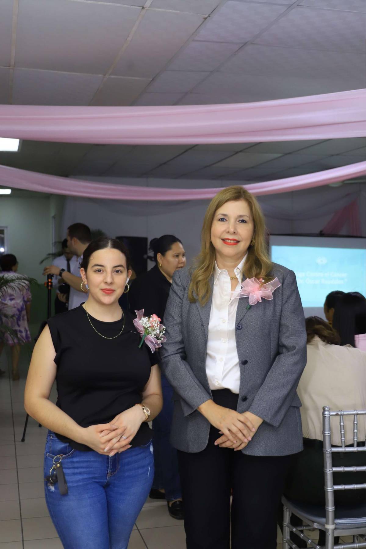 La Liga Contra el Cáncer enciende la flama rosa de la esperanza