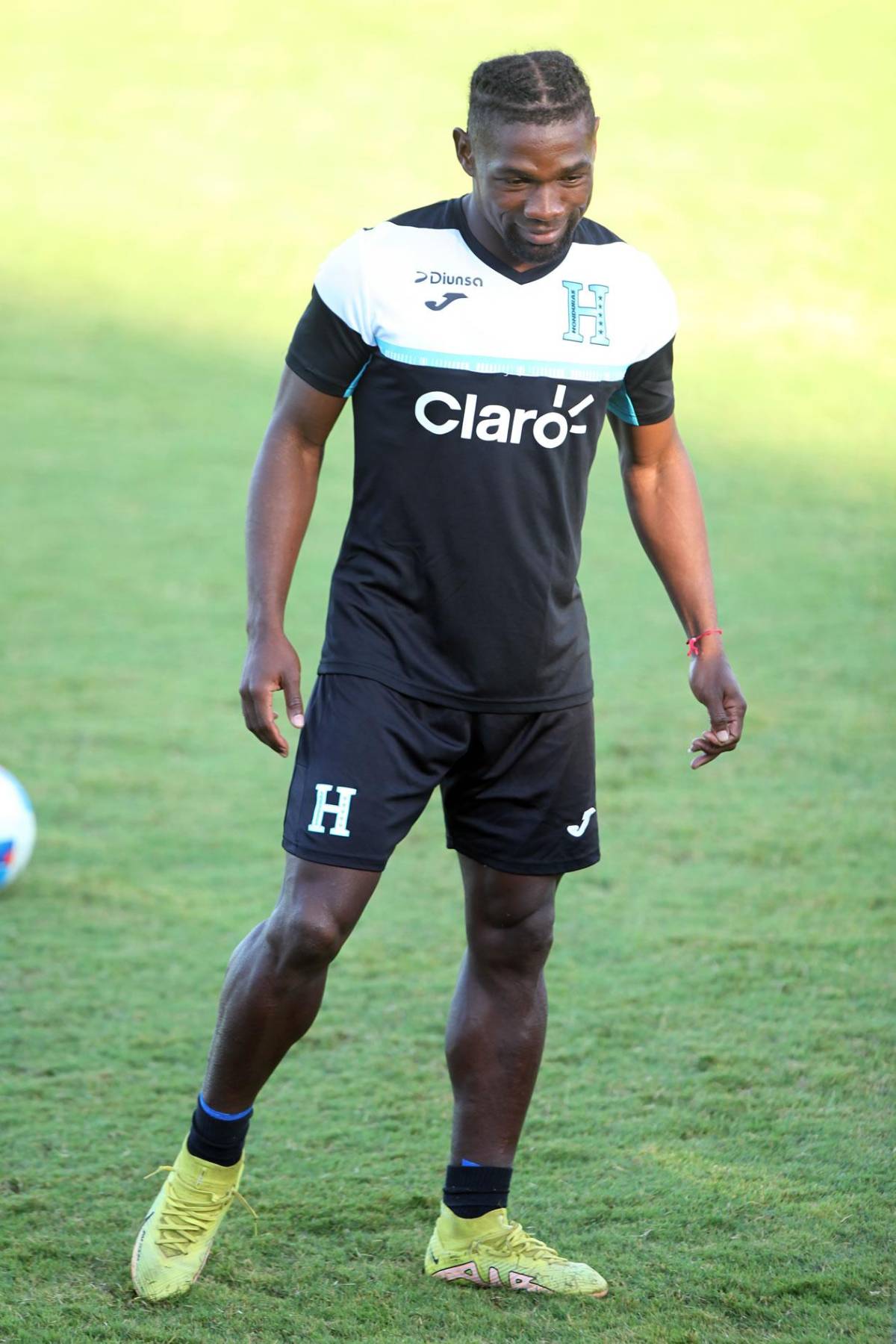 Selección de Honduras tuvo primer entreno, caras nuevas y alarma con jugador