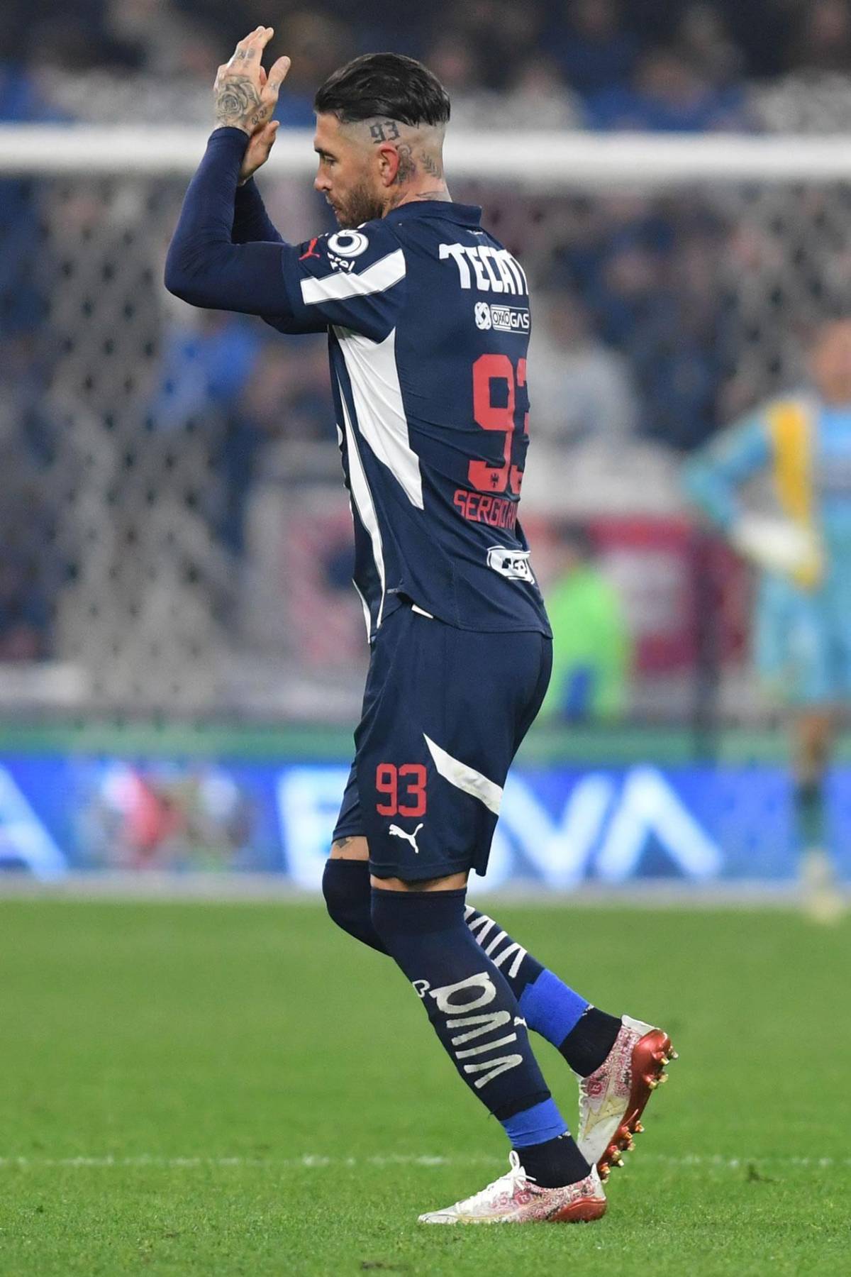 Sergio Ramos debutó con Monterrey: causa locura y casi hace un golazo