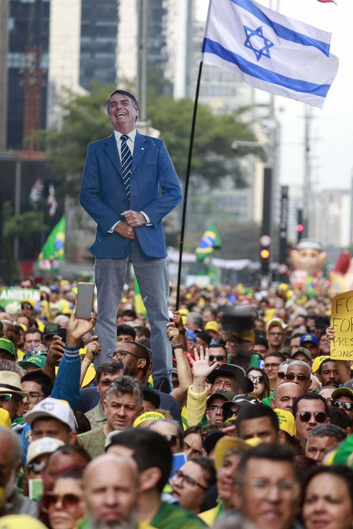 Miles salen a las calles en defensa de Bolsonaro ante juicio por golpismo