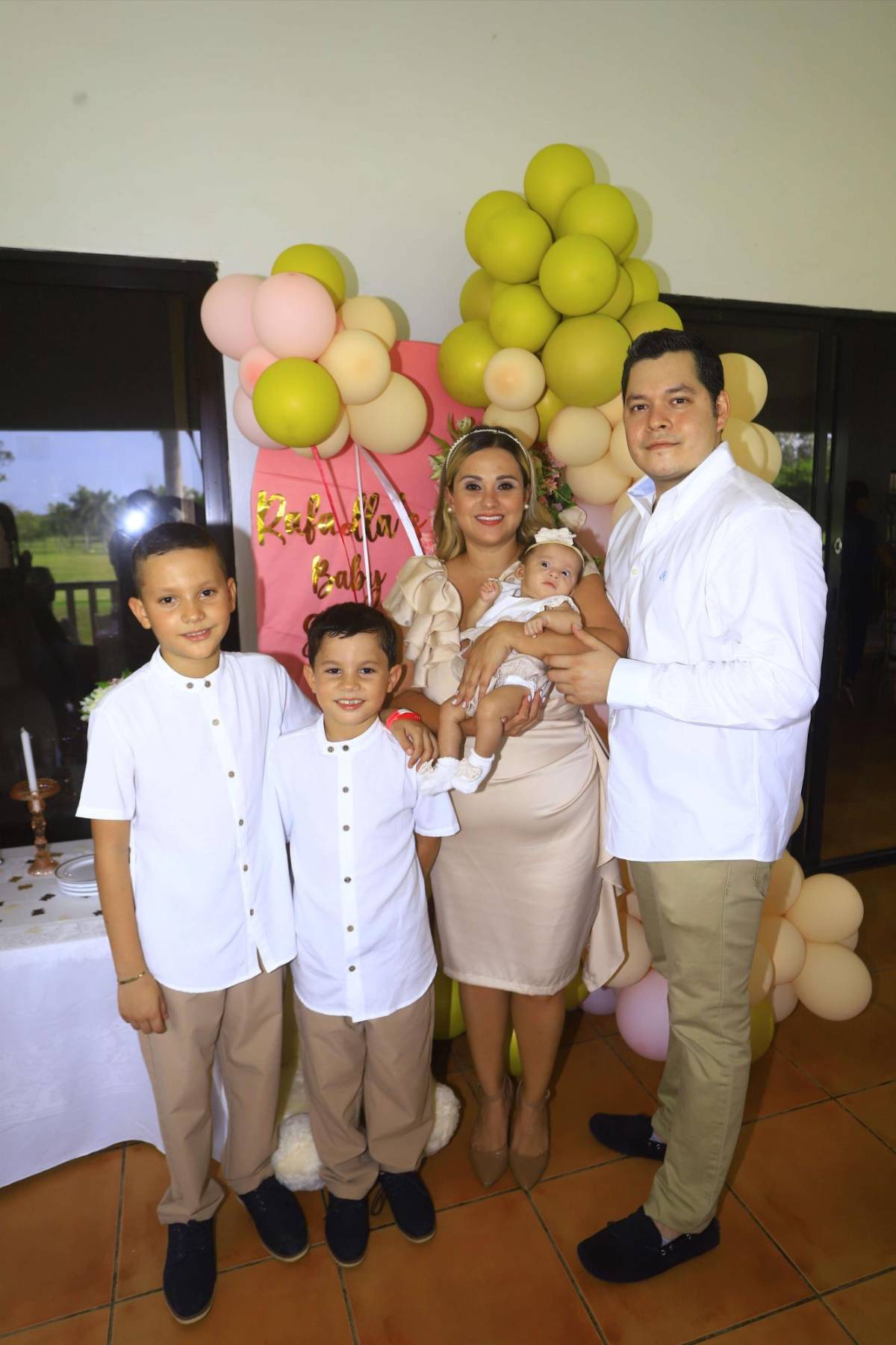 Presentan con emoción y amor a la bebé Rafaella Molina Reyes