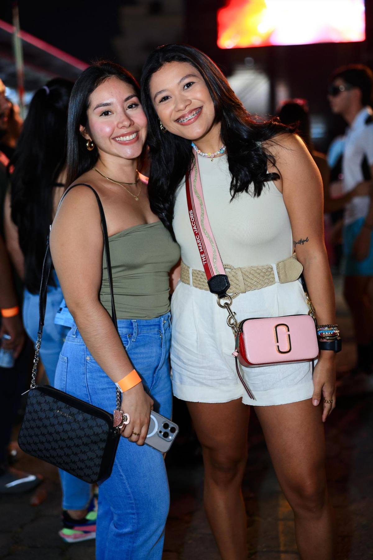 La juventud sampedrana disfrutó en el concierto de Beéle