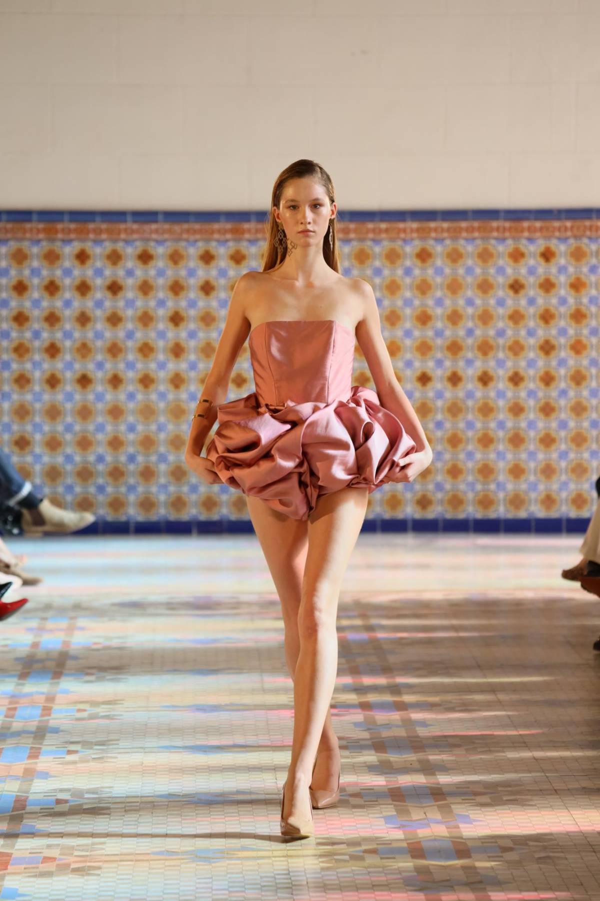 La hondureña Duly Romero presenta su colección ‘El valor de las musas’