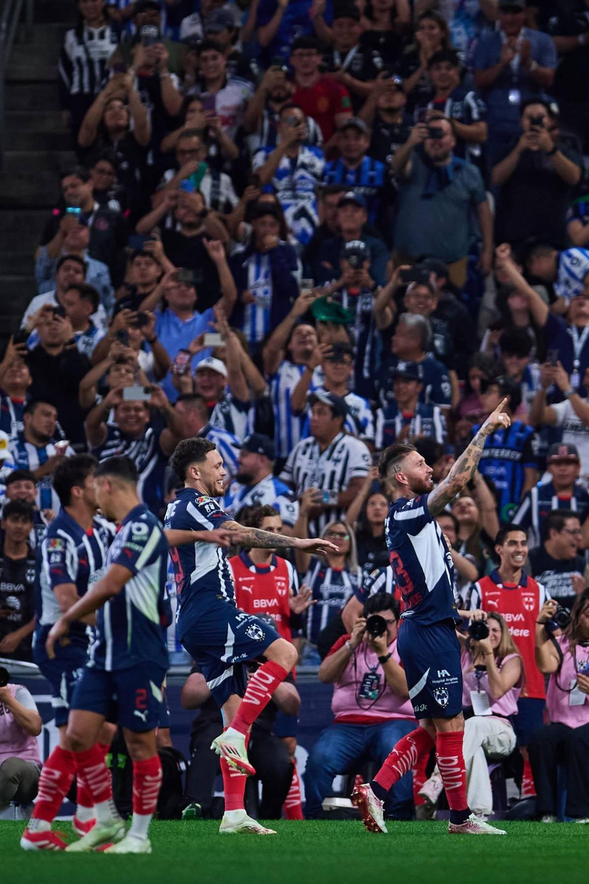 Sergio Ramos se luce: primer gol con Monterrey y su curioso festejo