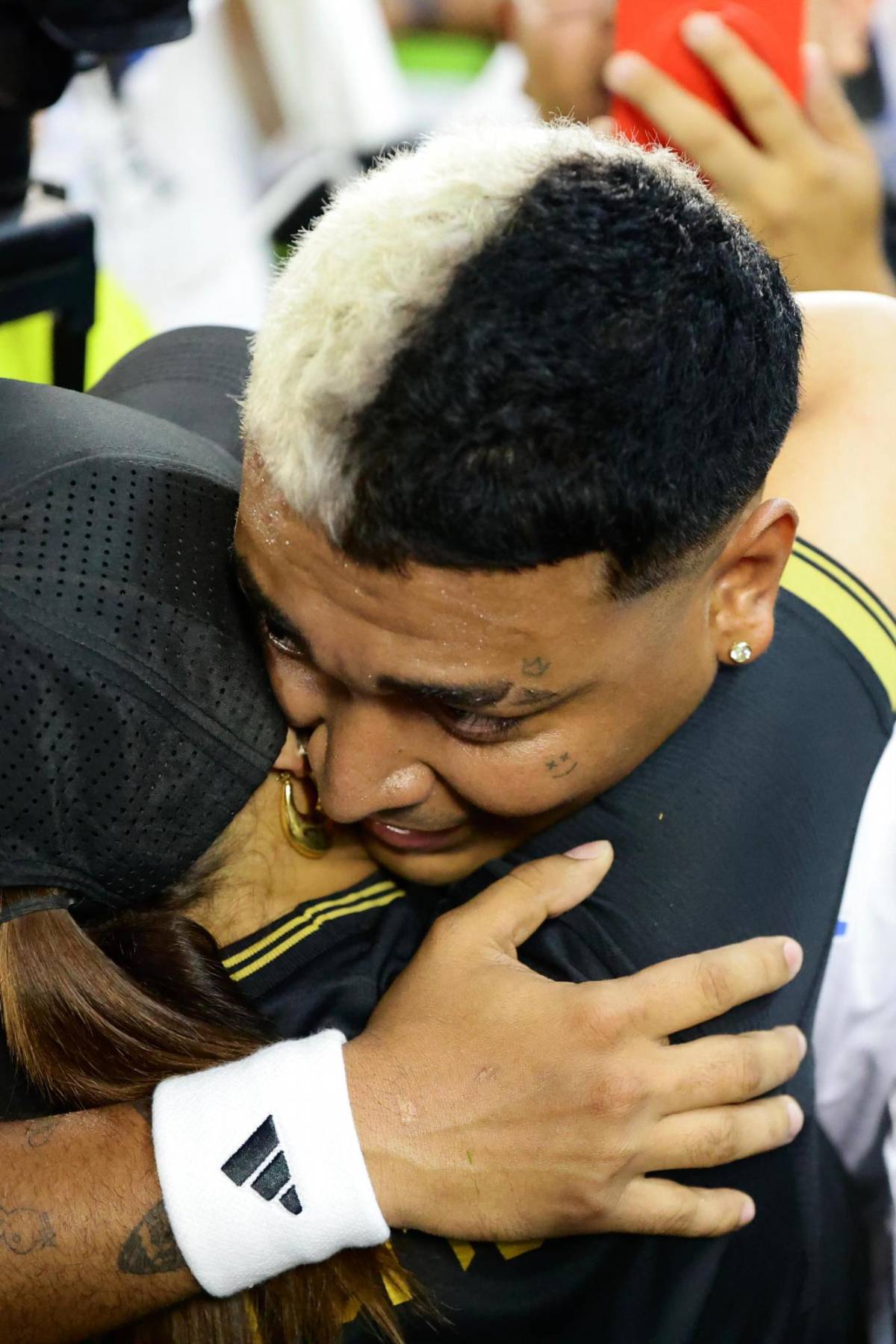 Así celebró Supremo su primer gol con Milagro Flores en el estadio Morazán