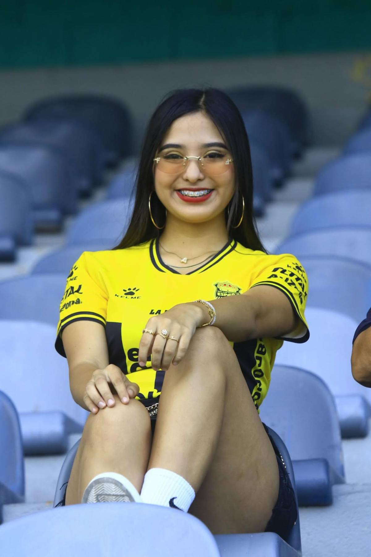 Las bellas chicas de la jornada 20: Colochas enamoran y la policía que cautivó