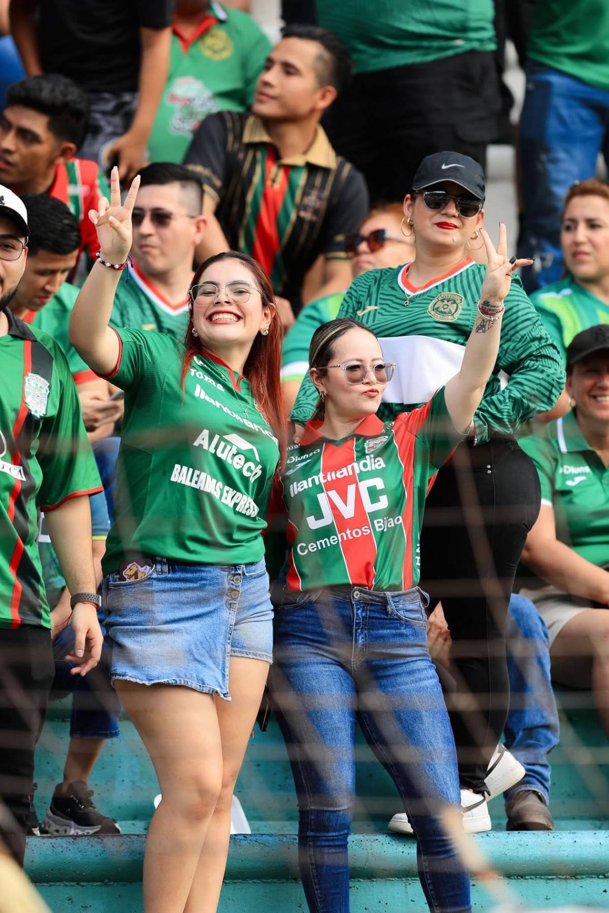 Árbitra cautiva, bellas chicas y un incidente en la final Marathón vs Olimpia