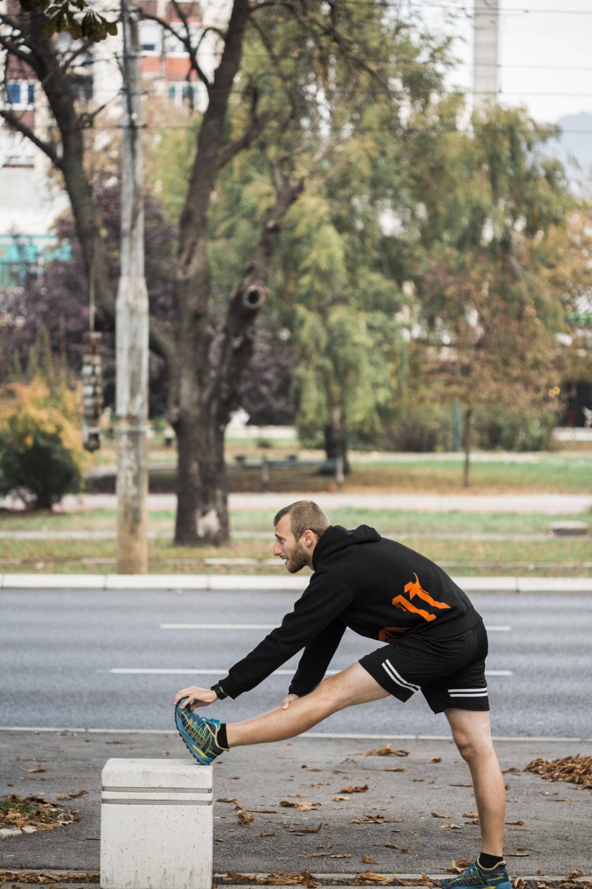 Ecoterapia: Beneficios de caminar descalzo, tocar plantas y bañar en un río