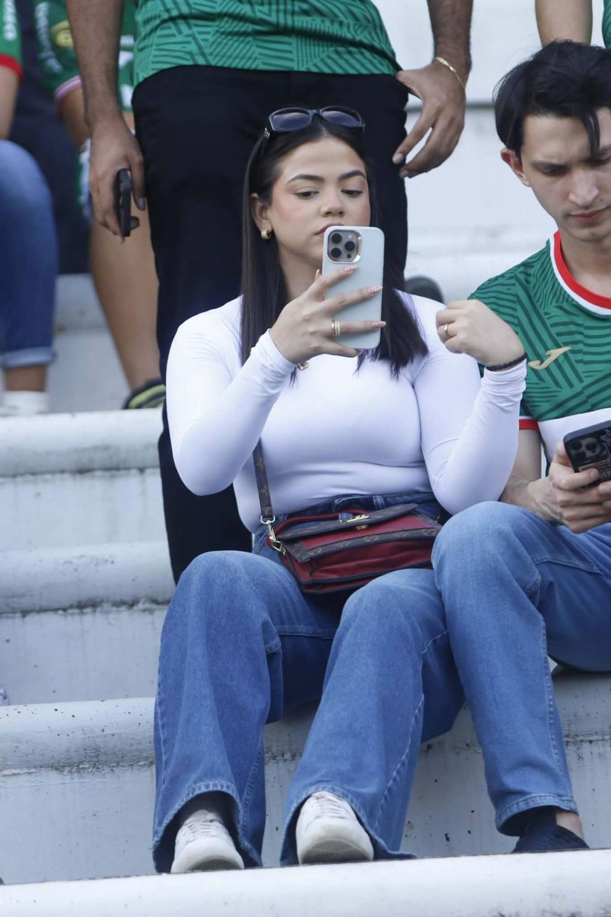 Árbitra cautiva, bellas chicas y un incidente en la final Marathón vs Olimpia